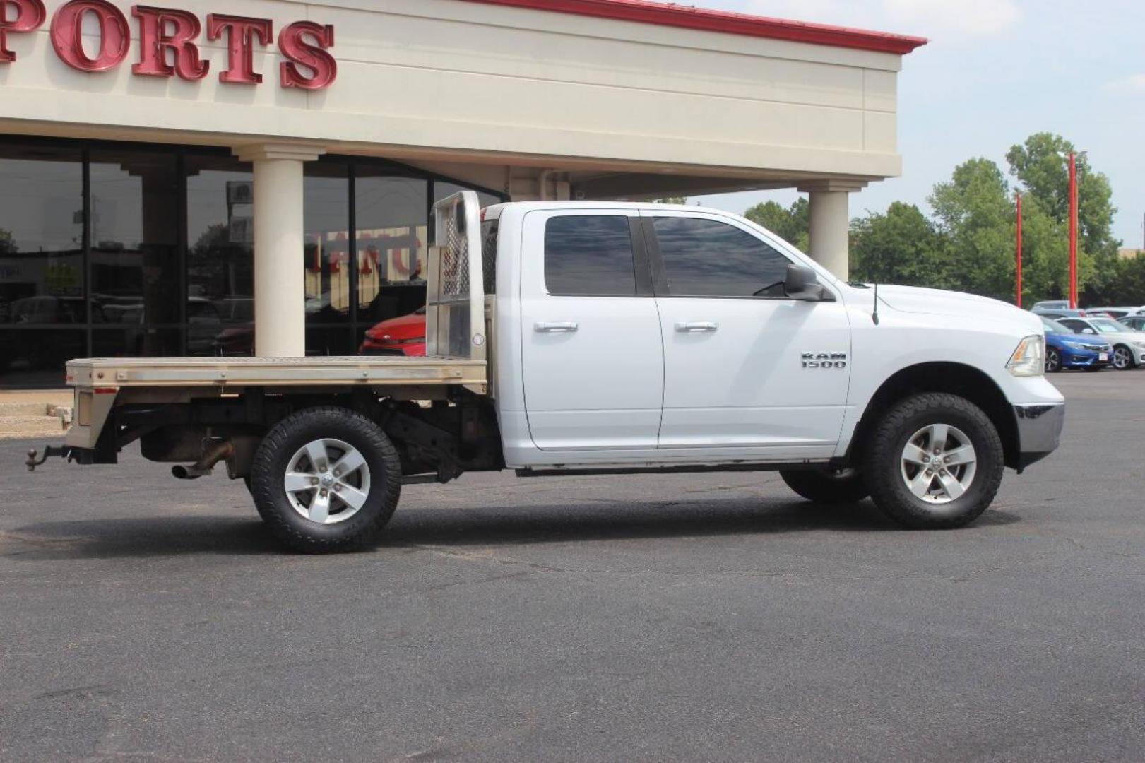 2016 White RAM 1500 (1C6RR7GG1GS) with an 3.6L V6 3.6L V6 engine, Automatic 8-Speed transmission, located at 4301 NW 39th , Oklahoma City, OK, 73112, (405) 949-5600, 35.512135, -97.598671 - NO DRIVERS LICENCE NO-FULL COVERAGE INSURANCE-NO CREDIT CHECK. COME ON OVER TO SUPERSPORTS AND TAKE A LOOK AND TEST DRIVE. PLEASE GIVE US A CALL AT (405) 949-5600. NO LICENSIA DE MANEJAR- NO SEGURO DE COBERTURA TOTAL- NO VERIFICACCION DE CREDITO. POR FAVOR VENGAN A SUPERSPORTS, ECHE UN - Photo#2