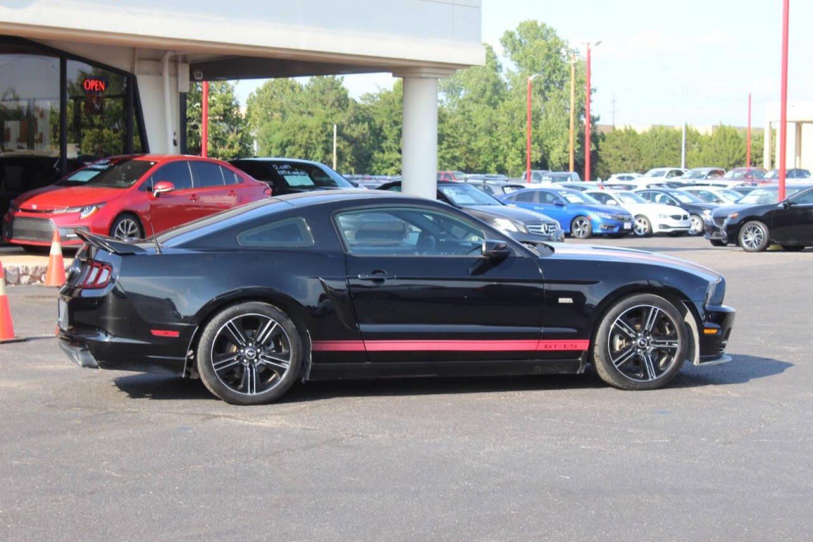 2013 Black Ford Mustang GT Coupe (1ZVBP8CF1D5) with an 5.0L V8 DOHC 32V engine, Manual 6-Speed transmission, located at 4301 NW 39th , Oklahoma City, OK, 73112, (405) 949-5600, 35.512135, -97.598671 - NO DRIVERS LICENCE NO-FULL COVERAGE INSURANCE-NO CREDIT CHECK. COME ON OVER TO SUPERSPORTS AND TAKE A LOOK AND TEST DRIVE. PLEASE GIVE US A CALL AT (405) 949-5600. NO LICENSIA DE MANEJAR- NO SEGURO DE COBERTURA TOTAL- NO VERIFICACCION DE CREDITO. POR FAVOR VENGAN A SUPERSPORTS, ECHE UN - Photo#2