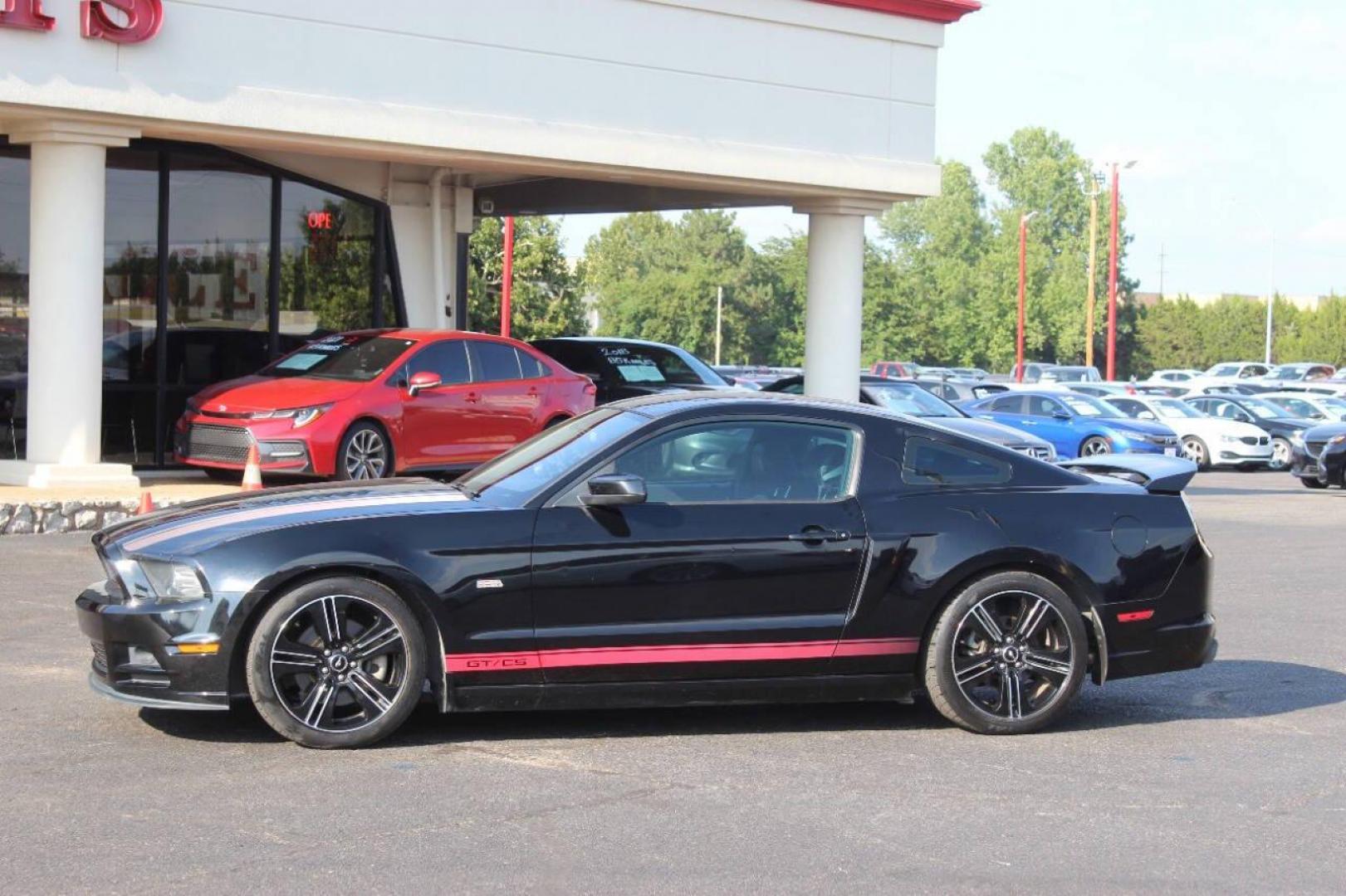 2013 Black Ford Mustang GT Coupe (1ZVBP8CF1D5) with an 5.0L V8 DOHC 32V engine, Manual 6-Speed transmission, located at 4301 NW 39th , Oklahoma City, OK, 73112, (405) 949-5600, 35.512135, -97.598671 - NO DRIVERS LICENCE NO-FULL COVERAGE INSURANCE-NO CREDIT CHECK. COME ON OVER TO SUPERSPORTS AND TAKE A LOOK AND TEST DRIVE. PLEASE GIVE US A CALL AT (405) 949-5600. NO LICENSIA DE MANEJAR- NO SEGURO DE COBERTURA TOTAL- NO VERIFICACCION DE CREDITO. POR FAVOR VENGAN A SUPERSPORTS, ECHE UN - Photo#5