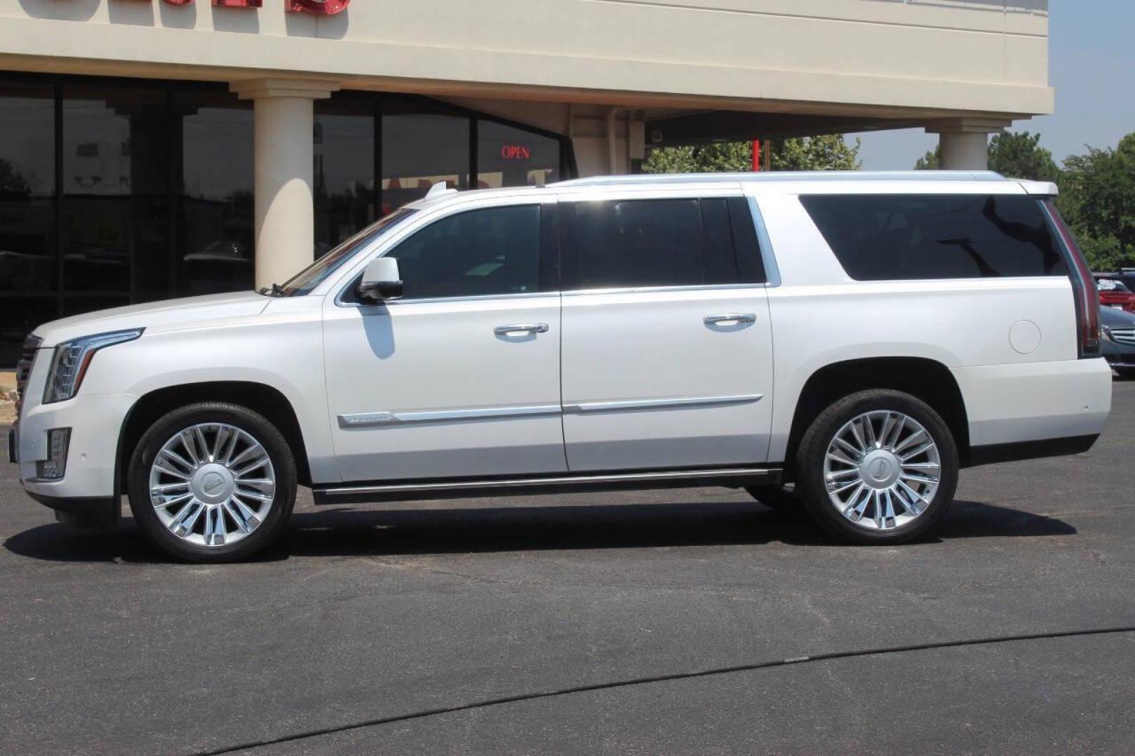 2018 White Cadillac Escalade ESV 2WD Platinum (1GYS3KKJ6JR) with an 6.2L V8 OHV 16V FFV engine, 8A transmission, located at 4301 NW 39th , Oklahoma City, OK, 73112, (405) 949-5600, 35.512135, -97.598671 - NO DRIVERS LICENCE NO-FULL COVERAGE INSURANCE-NO CREDIT CHECK. COME ON OVER TO SUPERSPORTS AND TAKE A LOOK AND TEST DRIVE. PLEASE GIVE US A CALL AT (405) 949-5600. NO LICENSIA DE MANEJAR- NO SEGURO DE COBERTURA TOTAL- NO VERIFICACCION DE CREDITO. POR FAVOR VENGAN A SUPERSPORTS, ECHE UN - Photo#5