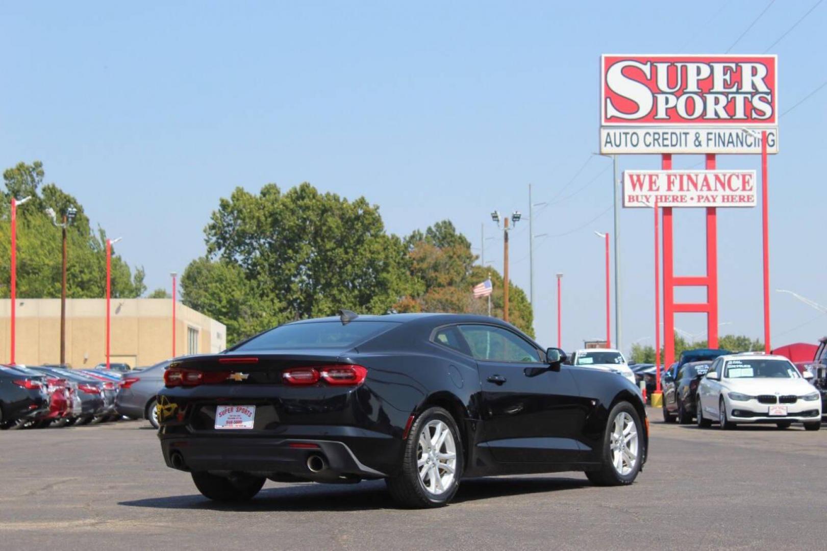 2019 Black Chevrolet Camaro 1LT Coupe (1G1FB1RX7K0) with an 2.0L L4 DOHC 16V TURBO engine, 6M transmission, located at 4301 NW 39th , Oklahoma City, OK, 73112, (405) 949-5600, 35.512135, -97.598671 - NO DRIVERS LICENCE NO-FULL COVERAGE INSURANCE-NO CREDIT CHECK. COME ON OVER TO SUPERSPORTS AND TAKE A LOOK AND TEST DRIVE. PLEASE GIVE US A CALL AT (405) 949-5600. NO LICENSIA DE MANEJAR- NO SEGURO DE COBERTURA TOTAL- NO VERIFICACCION DE CREDITO. POR FAVOR VENGAN A SUPERSPORTS, ECHE UN - Photo#3