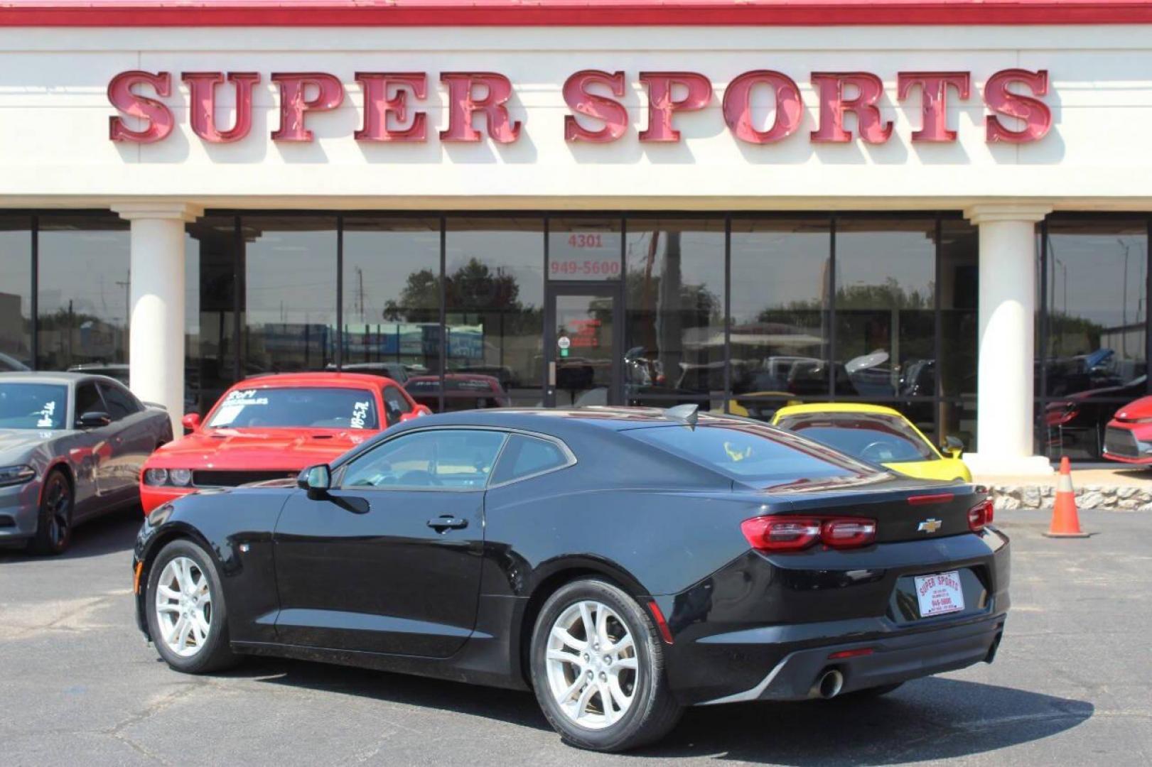 2019 Black Chevrolet Camaro 1LT Coupe (1G1FB1RX7K0) with an 2.0L L4 DOHC 16V TURBO engine, 6M transmission, located at 4301 NW 39th , Oklahoma City, OK, 73112, (405) 949-5600, 35.512135, -97.598671 - NO DRIVERS LICENCE NO-FULL COVERAGE INSURANCE-NO CREDIT CHECK. COME ON OVER TO SUPERSPORTS AND TAKE A LOOK AND TEST DRIVE. PLEASE GIVE US A CALL AT (405) 949-5600. NO LICENSIA DE MANEJAR- NO SEGURO DE COBERTURA TOTAL- NO VERIFICACCION DE CREDITO. POR FAVOR VENGAN A SUPERSPORTS, ECHE UN - Photo#4