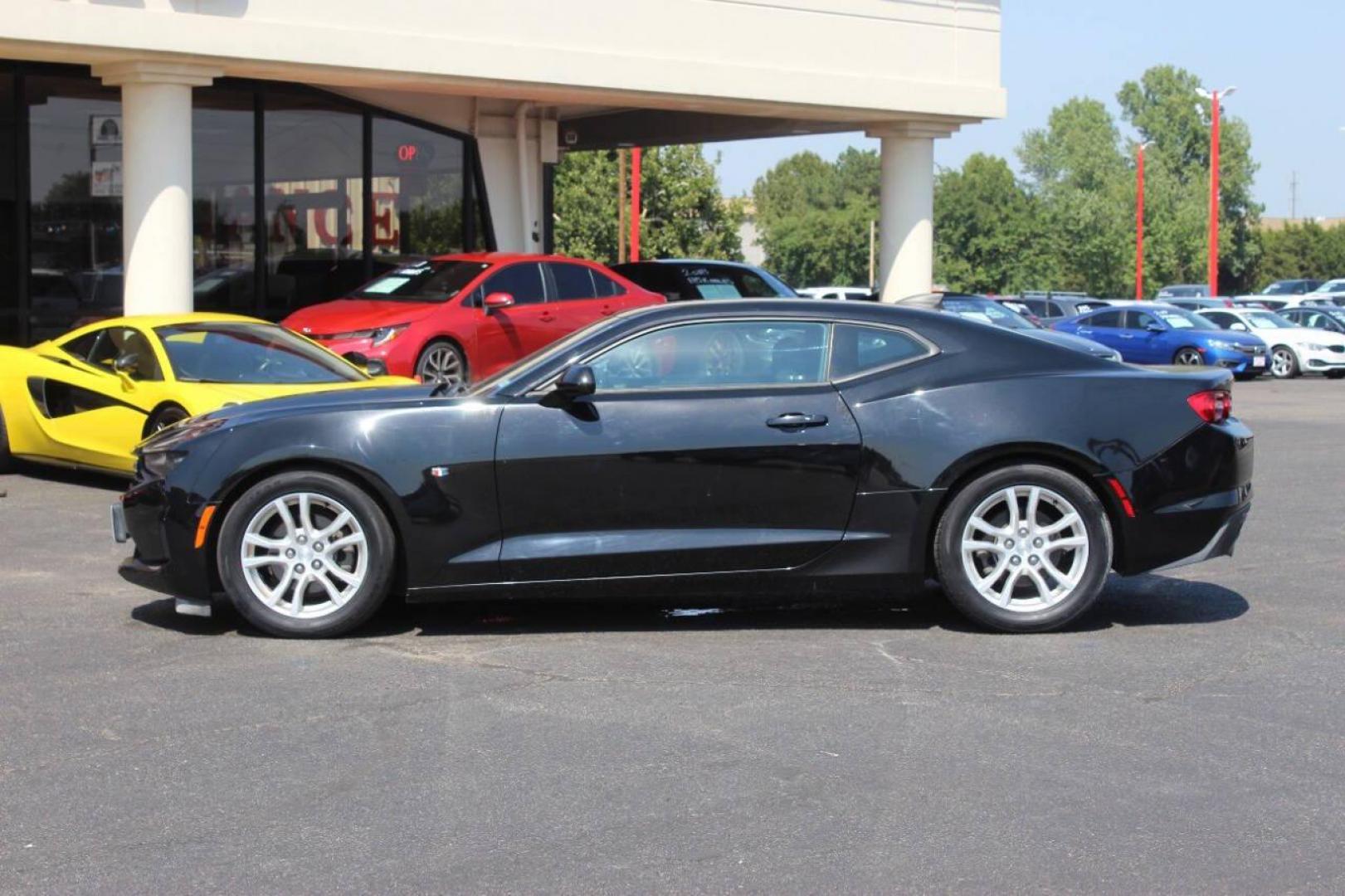 2019 Black Chevrolet Camaro 1LT Coupe (1G1FB1RX7K0) with an 2.0L L4 DOHC 16V TURBO engine, 6M transmission, located at 4301 NW 39th , Oklahoma City, OK, 73112, (405) 949-5600, 35.512135, -97.598671 - NO DRIVERS LICENCE NO-FULL COVERAGE INSURANCE-NO CREDIT CHECK. COME ON OVER TO SUPERSPORTS AND TAKE A LOOK AND TEST DRIVE. PLEASE GIVE US A CALL AT (405) 949-5600. NO LICENSIA DE MANEJAR- NO SEGURO DE COBERTURA TOTAL- NO VERIFICACCION DE CREDITO. POR FAVOR VENGAN A SUPERSPORTS, ECHE UN - Photo#5