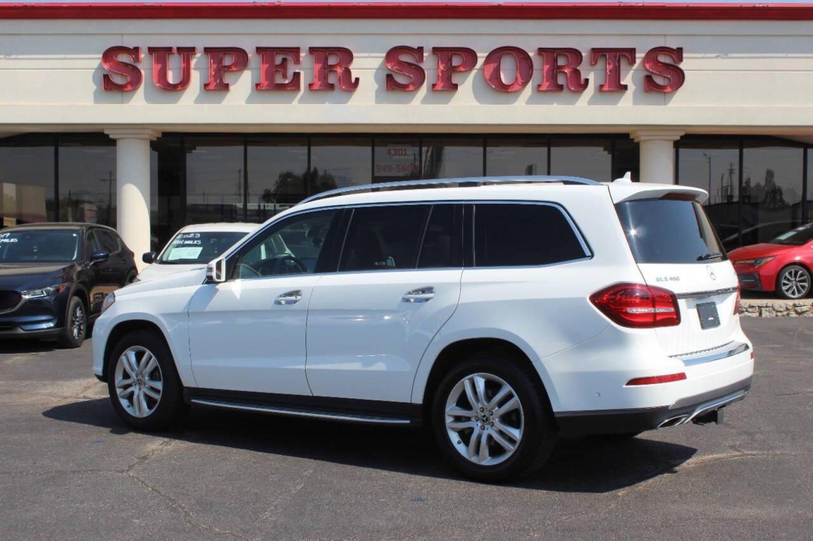 2017 White Mercedes-Benz GL-Class GL450 4MATIC (4JGDF6EE9HA) with an 3.0L V6 DOHC 24V TURBO DIESEL engine, 7A transmission, located at 4301 NW 39th , Oklahoma City, OK, 73112, (405) 949-5600, 35.512135, -97.598671 - NO DRIVERS LICENCE NO-FULL COVERAGE INSURANCE-NO CREDIT CHECK. COME ON OVER TO SUPERSPORTS AND TAKE A LOOK AND TEST DRIVE. PLEASE GIVE US A CALL AT (405) 949-5600. NO LICENSIA DE MANEJAR- NO SEGURO DE COBERTURA TOTAL- NO VERIFICACCION DE CREDITO. POR FAVOR VENGAN A SUPERSPORTS, ECHE UN - Photo#4