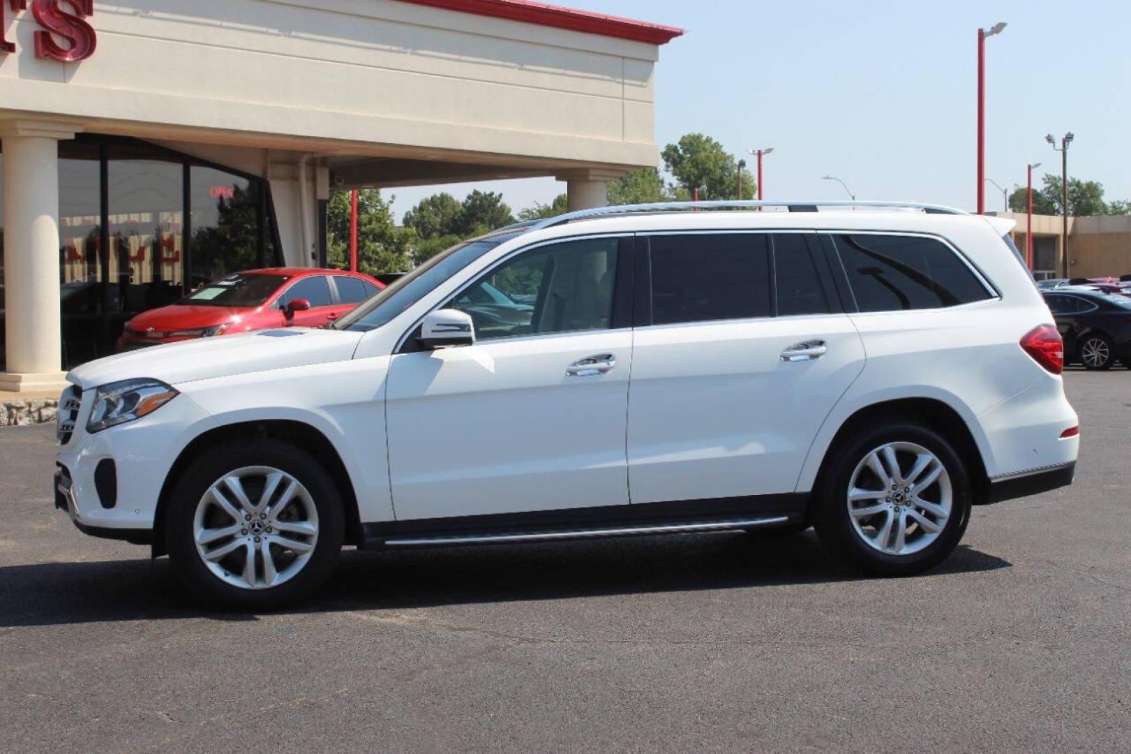 2017 White Mercedes-Benz GL-Class GL450 4MATIC (4JGDF6EE9HA) with an 3.0L V6 DOHC 24V TURBO DIESEL engine, 7A transmission, located at 4301 NW 39th , Oklahoma City, OK, 73112, (405) 949-5600, 35.512135, -97.598671 - NO DRIVERS LICENCE NO-FULL COVERAGE INSURANCE-NO CREDIT CHECK. COME ON OVER TO SUPERSPORTS AND TAKE A LOOK AND TEST DRIVE. PLEASE GIVE US A CALL AT (405) 949-5600. NO LICENSIA DE MANEJAR- NO SEGURO DE COBERTURA TOTAL- NO VERIFICACCION DE CREDITO. POR FAVOR VENGAN A SUPERSPORTS, ECHE UN - Photo#5