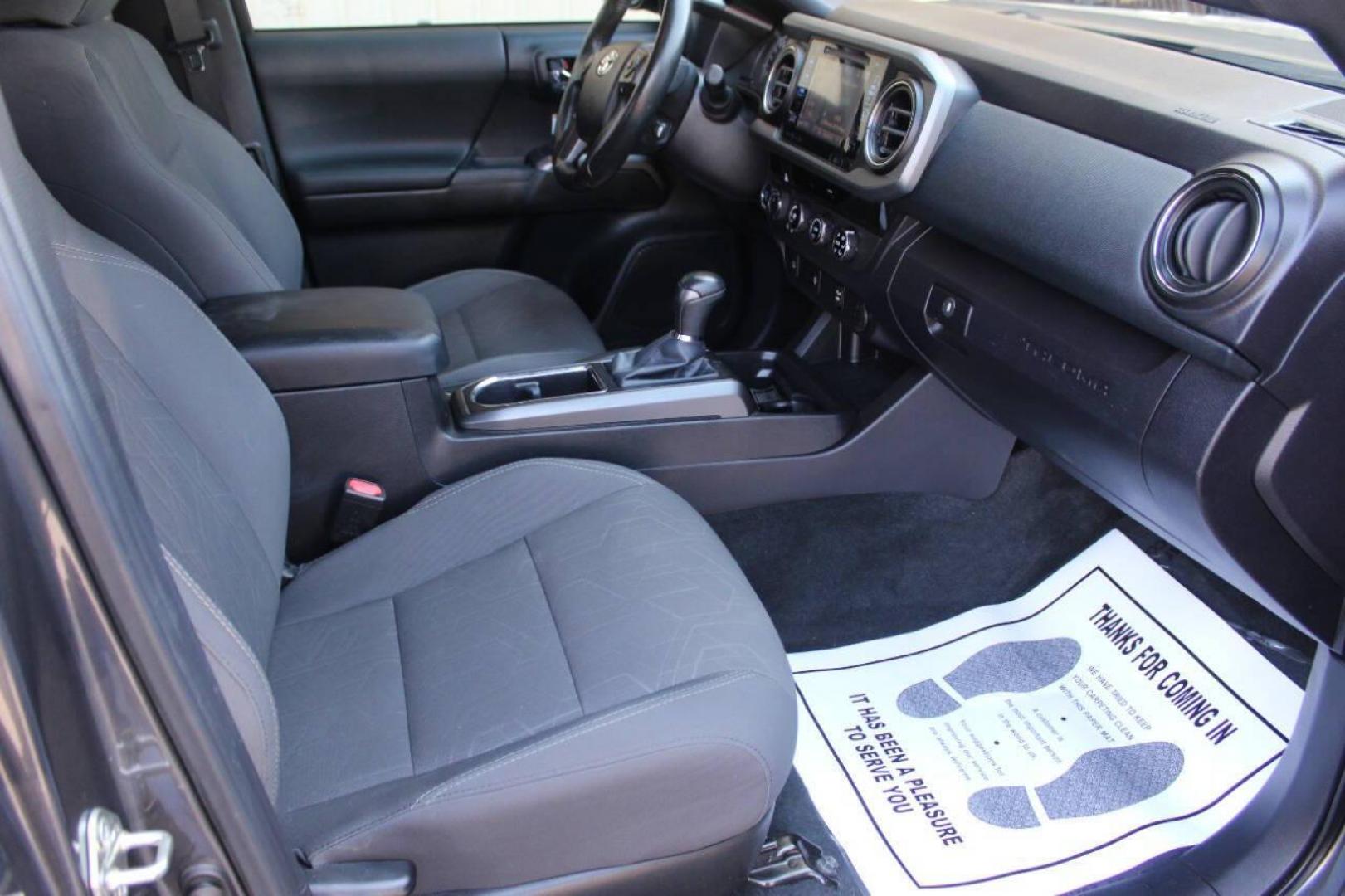 2016 Gray Toyota Tacoma SR5 Access Cab V6 6AT 4WD (5TFSZ5AN0GX) with an 3.5L V6 DOHC 24V engine, 5A transmission, located at 4301 NW 39th , Oklahoma City, OK, 73112, (405) 949-5600, 35.512135, -97.598671 - NO DRIVERS LICENCE NO-FULL COVERAGE INSURANCE-NO CREDIT CHECK. COME ON OVER TO SUPERSPORTS AND TAKE A LOOK AND TEST DRIVE. PLEASE GIVE US A CALL AT (405) 949-5600. NO LICENSIA DE MANEJAR- NO SEGURO DE COBERTURA TOTAL- NO VERIFICACCION DE CREDITO. POR FAVOR VENGAN A SUPERSPORTS, ECHE UN - Photo#9