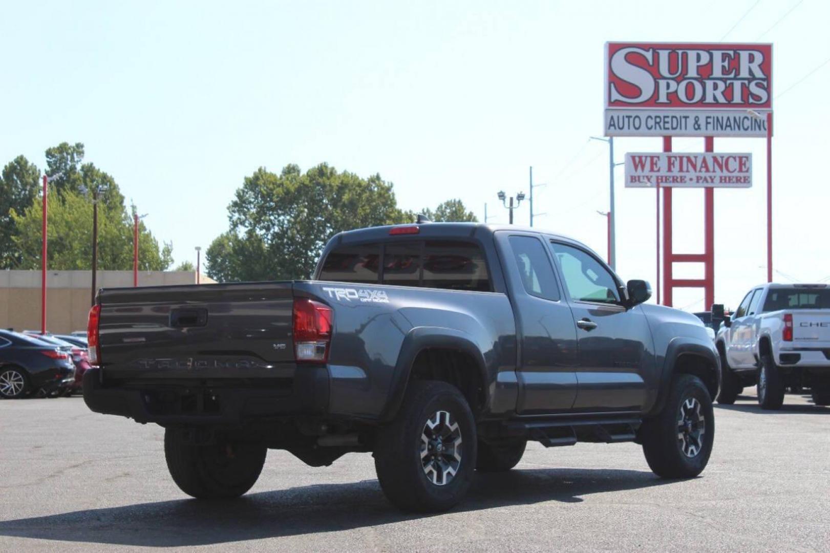 2016 Gray Toyota Tacoma SR5 Access Cab V6 6AT 4WD (5TFSZ5AN0GX) with an 3.5L V6 DOHC 24V engine, 5A transmission, located at 4301 NW 39th , Oklahoma City, OK, 73112, (405) 949-5600, 35.512135, -97.598671 - NO DRIVERS LICENCE NO-FULL COVERAGE INSURANCE-NO CREDIT CHECK. COME ON OVER TO SUPERSPORTS AND TAKE A LOOK AND TEST DRIVE. PLEASE GIVE US A CALL AT (405) 949-5600. NO LICENSIA DE MANEJAR- NO SEGURO DE COBERTURA TOTAL- NO VERIFICACCION DE CREDITO. POR FAVOR VENGAN A SUPERSPORTS, ECHE UN - Photo#3