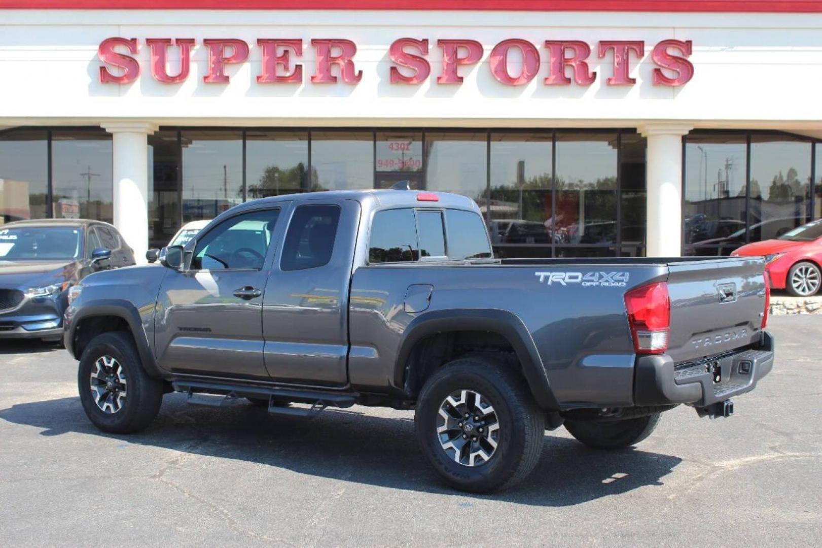 2016 Gray Toyota Tacoma SR5 Access Cab V6 6AT 4WD (5TFSZ5AN0GX) with an 3.5L V6 DOHC 24V engine, 5A transmission, located at 4301 NW 39th , Oklahoma City, OK, 73112, (405) 949-5600, 35.512135, -97.598671 - NO DRIVERS LICENCE NO-FULL COVERAGE INSURANCE-NO CREDIT CHECK. COME ON OVER TO SUPERSPORTS AND TAKE A LOOK AND TEST DRIVE. PLEASE GIVE US A CALL AT (405) 949-5600. NO LICENSIA DE MANEJAR- NO SEGURO DE COBERTURA TOTAL- NO VERIFICACCION DE CREDITO. POR FAVOR VENGAN A SUPERSPORTS, ECHE UN - Photo#4