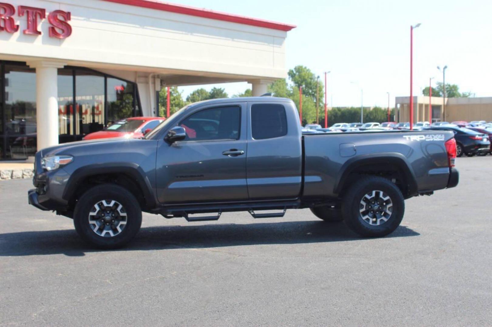 2016 Gray Toyota Tacoma SR5 Access Cab V6 6AT 4WD (5TFSZ5AN0GX) with an 3.5L V6 DOHC 24V engine, 5A transmission, located at 4301 NW 39th , Oklahoma City, OK, 73112, (405) 949-5600, 35.512135, -97.598671 - NO DRIVERS LICENCE NO-FULL COVERAGE INSURANCE-NO CREDIT CHECK. COME ON OVER TO SUPERSPORTS AND TAKE A LOOK AND TEST DRIVE. PLEASE GIVE US A CALL AT (405) 949-5600. NO LICENSIA DE MANEJAR- NO SEGURO DE COBERTURA TOTAL- NO VERIFICACCION DE CREDITO. POR FAVOR VENGAN A SUPERSPORTS, ECHE UN - Photo#5