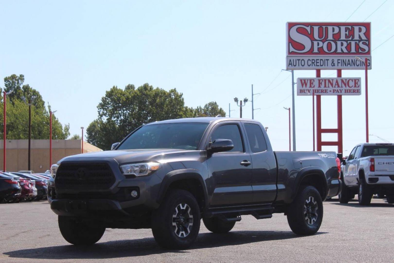 2016 Gray Toyota Tacoma SR5 Access Cab V6 6AT 4WD (5TFSZ5AN0GX) with an 3.5L V6 DOHC 24V engine, 5A transmission, located at 4301 NW 39th , Oklahoma City, OK, 73112, (405) 949-5600, 35.512135, -97.598671 - NO DRIVERS LICENCE NO-FULL COVERAGE INSURANCE-NO CREDIT CHECK. COME ON OVER TO SUPERSPORTS AND TAKE A LOOK AND TEST DRIVE. PLEASE GIVE US A CALL AT (405) 949-5600. NO LICENSIA DE MANEJAR- NO SEGURO DE COBERTURA TOTAL- NO VERIFICACCION DE CREDITO. POR FAVOR VENGAN A SUPERSPORTS, ECHE UN - Photo#6