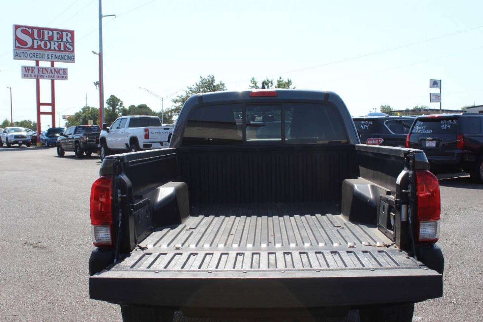 2016 Gray Toyota Tacoma SR5 Access Cab V6 6AT 4WD (5TFSZ5AN0GX) with an 3.5L V6 DOHC 24V engine, 5A transmission, located at 4301 NW 39th , Oklahoma City, OK, 73112, (405) 949-5600, 35.512135, -97.598671 - NO DRIVERS LICENCE NO-FULL COVERAGE INSURANCE-NO CREDIT CHECK. COME ON OVER TO SUPERSPORTS AND TAKE A LOOK AND TEST DRIVE. PLEASE GIVE US A CALL AT (405) 949-5600. NO LICENSIA DE MANEJAR- NO SEGURO DE COBERTURA TOTAL- NO VERIFICACCION DE CREDITO. POR FAVOR VENGAN A SUPERSPORTS, ECHE UN - Photo#7