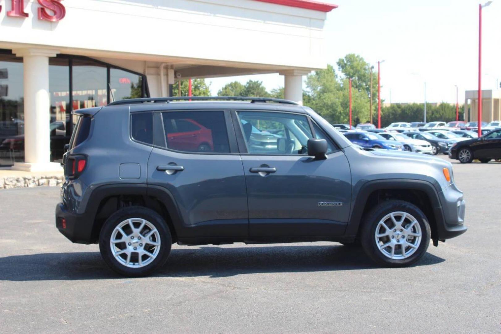 2022 Gray Jeep Renegade Latitude (ZACNJDB13NP) with an 2.4L L4 DOHC 16V engine, 9A transmission, located at 4301 NW 39th , Oklahoma City, OK, 73112, (405) 949-5600, 35.512135, -97.598671 - NO DRIVERS LICENCE NO-FULL COVERAGE INSURANCE-NO CREDIT CHECK. COME ON OVER TO SUPERSPORTS AND TAKE A LOOK AND TEST DRIVE. PLEASE GIVE US A CALL AT (405) 949-5600. NO LICENSIA DE MANEJAR- NO SEGURO DE COBERTURA TOTAL- NO VERIFICACCION DE CREDITO. POR FAVOR VENGAN A SUPERSPORTS, ECHE UN - Photo#2