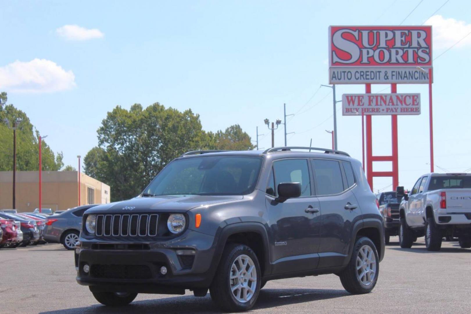 2022 Gray Jeep Renegade Latitude (ZACNJDB13NP) with an 2.4L L4 DOHC 16V engine, 9A transmission, located at 4301 NW 39th , Oklahoma City, OK, 73112, (405) 949-5600, 35.512135, -97.598671 - NO DRIVERS LICENCE NO-FULL COVERAGE INSURANCE-NO CREDIT CHECK. COME ON OVER TO SUPERSPORTS AND TAKE A LOOK AND TEST DRIVE. PLEASE GIVE US A CALL AT (405) 949-5600. NO LICENSIA DE MANEJAR- NO SEGURO DE COBERTURA TOTAL- NO VERIFICACCION DE CREDITO. POR FAVOR VENGAN A SUPERSPORTS, ECHE UN - Photo#6