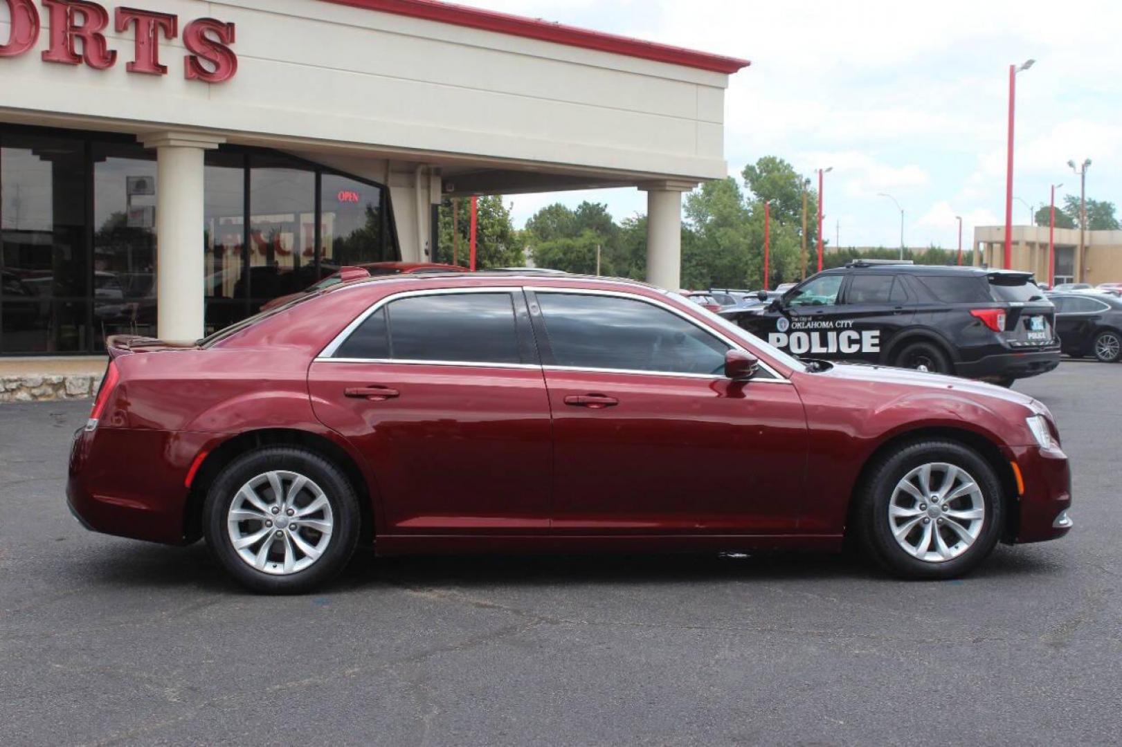 2016 Burgundy Chrysler 300 Limited RWD (2C3CCAAG4GH) with an 3.6L V6 SOHC 24V engine, 8A transmission, located at 4301 NW 39th , Oklahoma City, OK, 73112, (405) 949-5600, 35.512135, -97.598671 - NO DRIVERS LICENCE NO-FULL COVERAGE INSURANCE-NO CREDIT CHECK. COME ON OVER TO SUPERSPORTS AND TAKE A LOOK AND TEST DRIVE. PLEASE GIVE US A CALL AT (405) 949-5600. NO LICENSIA DE MANEJAR- NO SEGURO DE COBERTURA TOTAL- NO VERIFICACCION DE CREDITO. POR FAVOR VENGAN A SUPERSPORTS, ECHE UN - Photo#2