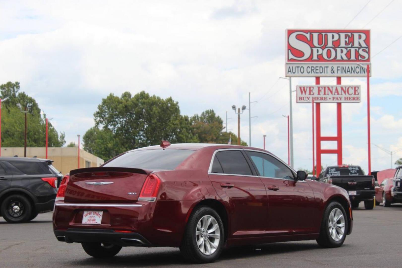 2016 Burgundy Chrysler 300 Limited RWD (2C3CCAAG4GH) with an 3.6L V6 SOHC 24V engine, 8A transmission, located at 4301 NW 39th , Oklahoma City, OK, 73112, (405) 949-5600, 35.512135, -97.598671 - NO DRIVERS LICENCE NO-FULL COVERAGE INSURANCE-NO CREDIT CHECK. COME ON OVER TO SUPERSPORTS AND TAKE A LOOK AND TEST DRIVE. PLEASE GIVE US A CALL AT (405) 949-5600. NO LICENSIA DE MANEJAR- NO SEGURO DE COBERTURA TOTAL- NO VERIFICACCION DE CREDITO. POR FAVOR VENGAN A SUPERSPORTS, ECHE UN - Photo#3