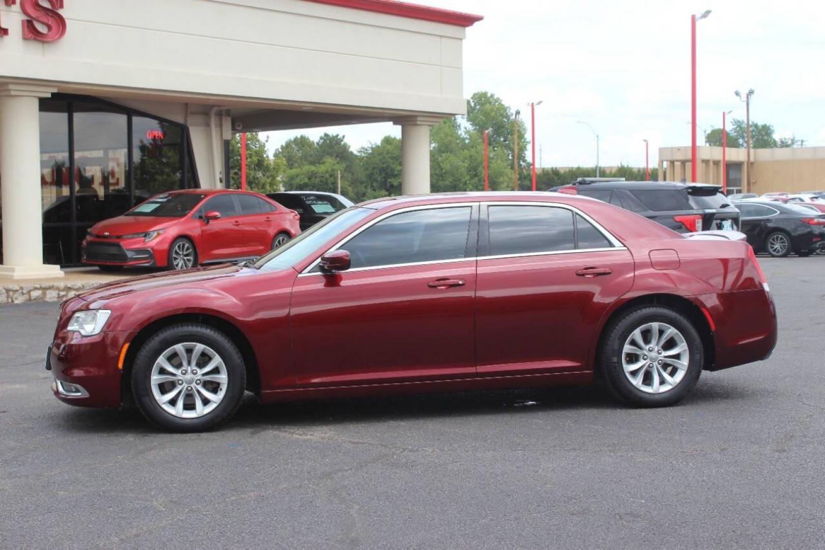 2016 Burgundy Chrysler 300 Limited RWD (2C3CCAAG4GH) with an 3.6L V6 SOHC 24V engine, 8A transmission, located at 4301 NW 39th , Oklahoma City, OK, 73112, (405) 949-5600, 35.512135, -97.598671 - NO DRIVERS LICENCE NO-FULL COVERAGE INSURANCE-NO CREDIT CHECK. COME ON OVER TO SUPERSPORTS AND TAKE A LOOK AND TEST DRIVE. PLEASE GIVE US A CALL AT (405) 949-5600. NO LICENSIA DE MANEJAR- NO SEGURO DE COBERTURA TOTAL- NO VERIFICACCION DE CREDITO. POR FAVOR VENGAN A SUPERSPORTS, ECHE UN - Photo#5