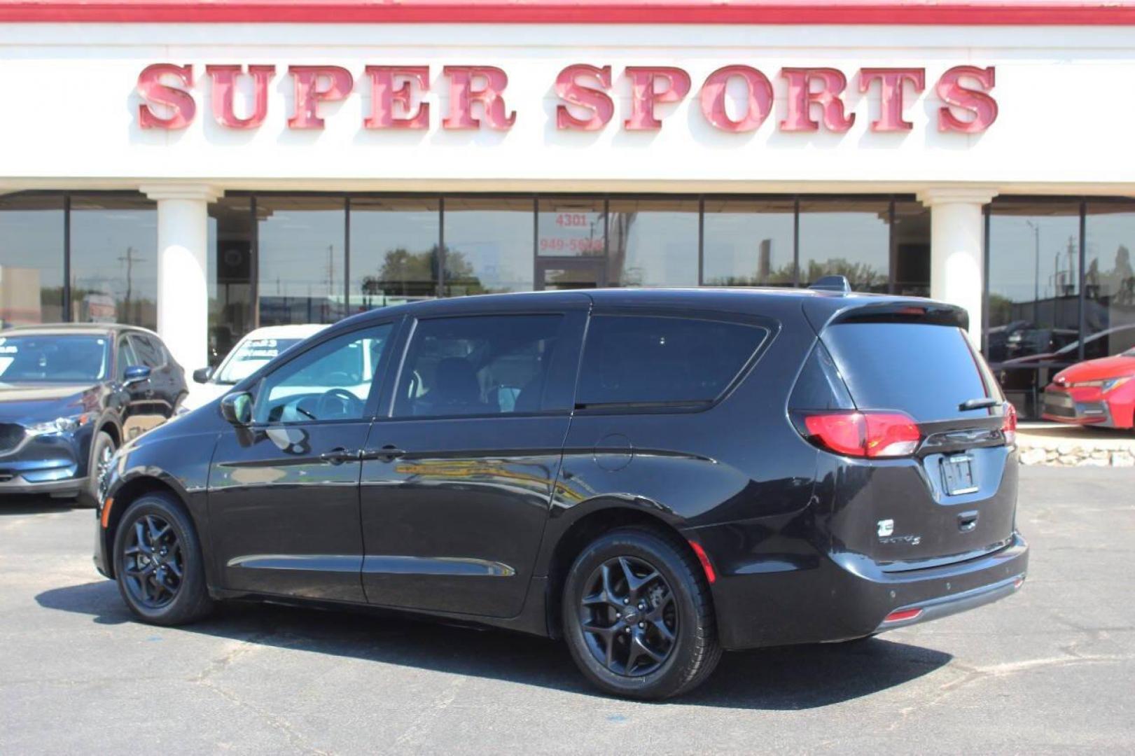 2019 Black Chrysler Pacifica Touring Plus (2C4RC1FG9KR) with an 3.6L V6 DOHC 24V engine, 9A transmission, located at 4301 NW 39th , Oklahoma City, OK, 73112, (405) 949-5600, 35.512135, -97.598671 - NO DRIVERS LICENCE NO-FULL COVERAGE INSURANCE-NO CREDIT CHECK. COME ON OVER TO SUPERSPORTS AND TAKE A LOOK AND TEST DRIVE. PLEASE GIVE US A CALL AT (405) 949-5600. NO LICENSIA DE MANEJAR- NO SEGURO DE COBERTURA TOTAL- NO VERIFICACCION DE CREDITO. POR FAVOR VENGAN A SUPERSPORTS, ECHE UN - Photo#4