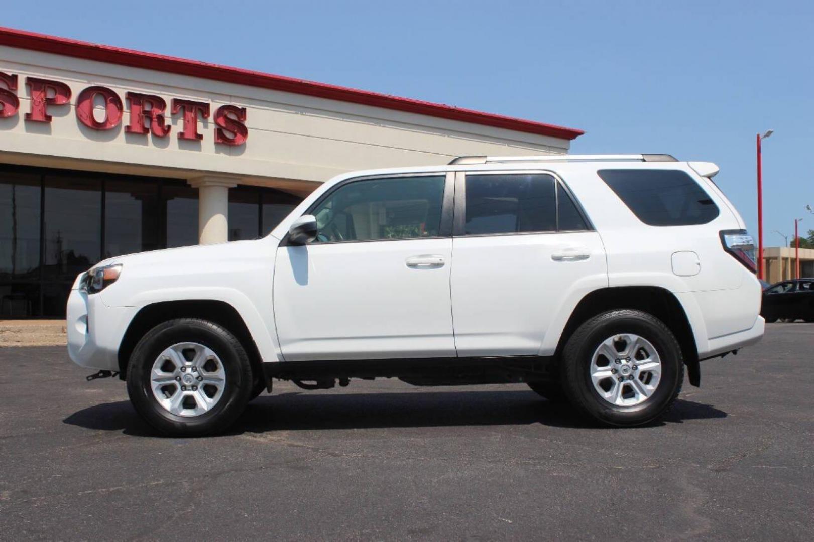 2021 White Toyota 4Runner SR5 4WD (JTEMU5JR9M5) with an 4.0L V6 DOHC 24V engine, 5A transmission, located at 4301 NW 39th , Oklahoma City, OK, 73112, (405) 949-5600, 35.512135, -97.598671 - NO DRIVERS LICENCE NO-FULL COVERAGE INSURANCE-NO CREDIT CHECK. COME ON OVER TO SUPERSPORTS AND TAKE A LOOK AND TEST DRIVE. PLEASE GIVE US A CALL AT (405) 949-5600. NO LICENSIA DE MANEJAR- NO SEGURO DE COBERTURA TOTAL- NO VERIFICACCION DE CREDITO. POR FAVOR VENGAN A SUPERSPORTS, ECHE UN - Photo#5