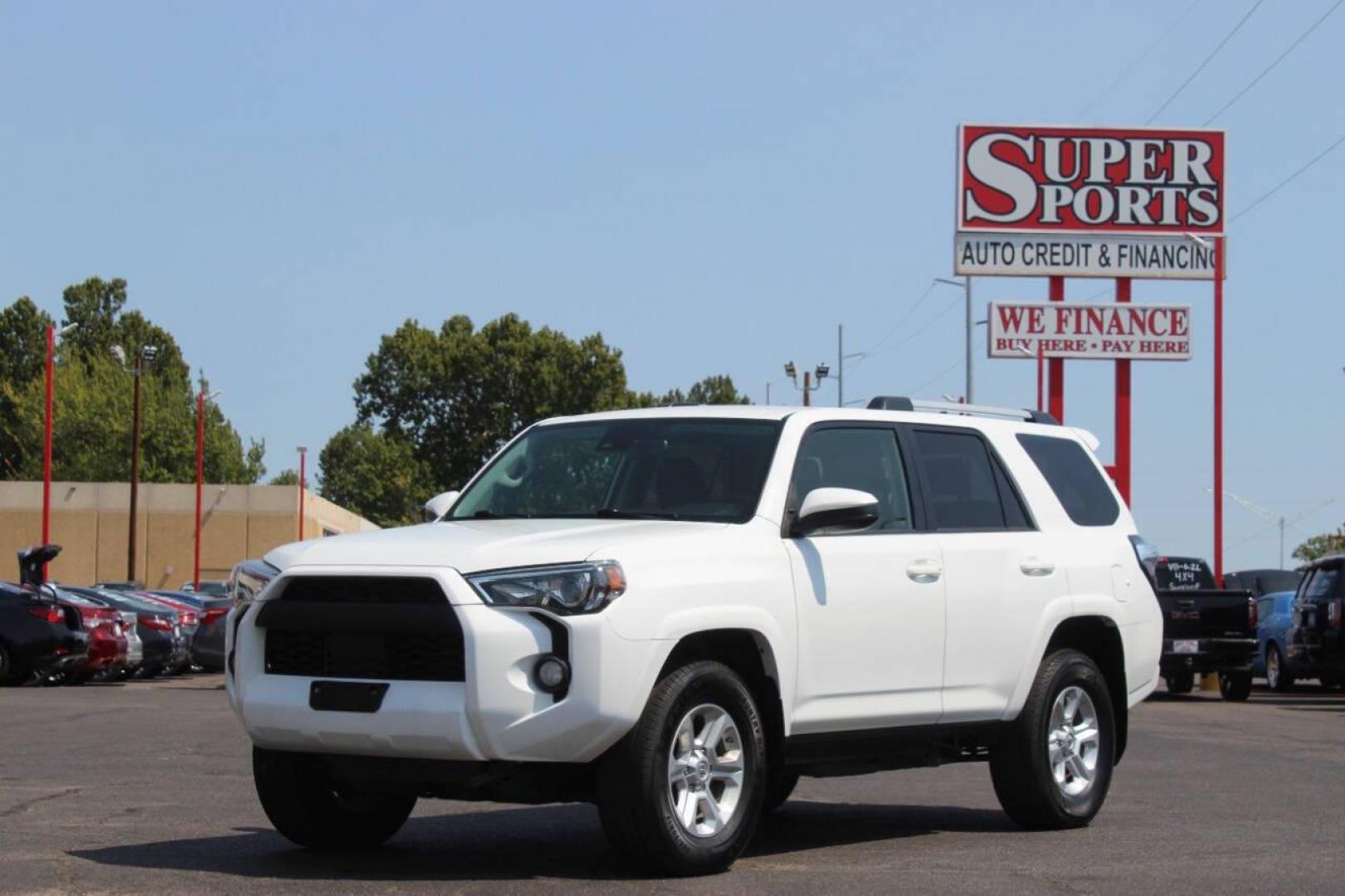 2021 White Toyota 4Runner SR5 4WD (JTEMU5JR9M5) with an 4.0L V6 DOHC 24V engine, 5A transmission, located at 4301 NW 39th , Oklahoma City, OK, 73112, (405) 949-5600, 35.512135, -97.598671 - NO DRIVERS LICENCE NO-FULL COVERAGE INSURANCE-NO CREDIT CHECK. COME ON OVER TO SUPERSPORTS AND TAKE A LOOK AND TEST DRIVE. PLEASE GIVE US A CALL AT (405) 949-5600. NO LICENSIA DE MANEJAR- NO SEGURO DE COBERTURA TOTAL- NO VERIFICACCION DE CREDITO. POR FAVOR VENGAN A SUPERSPORTS, ECHE UN - Photo#6