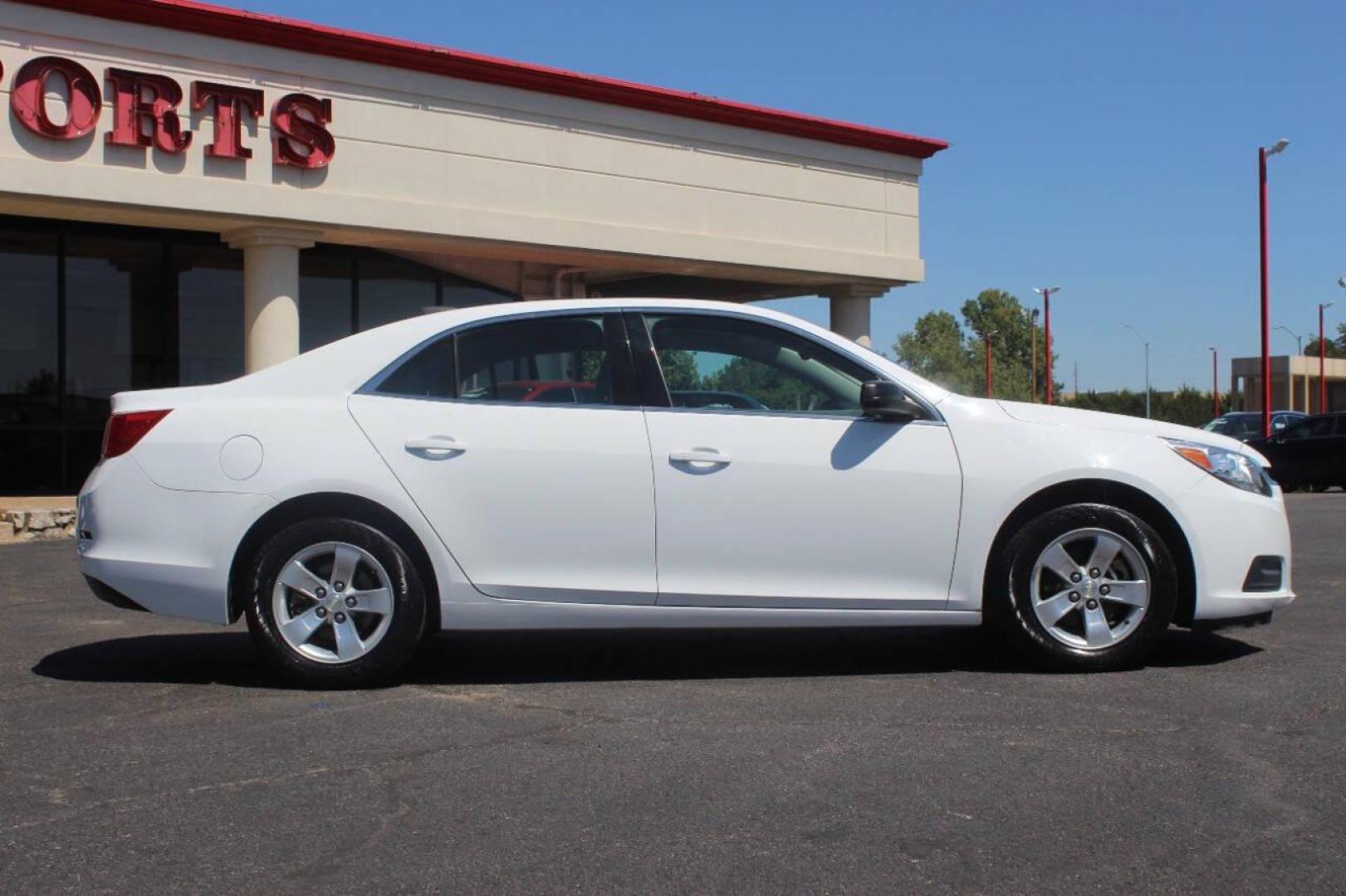 2016 White Chevrolet Malibu Limited FL (1G11A5SA3GU) with an 2.5L L4 DOHC 16V engine, 6A transmission, located at 4301 NW 39th , Oklahoma City, OK, 73112, (405) 949-5600, 35.512135, -97.598671 - NO DRIVERS LICENCE NO-FULL COVERAGE INSURANCE-NO CREDIT CHECK. COME ON OVER TO SUPERSPORTS AND TAKE A LOOK AND TEST DRIVE. PLEASE GIVE US A CALL AT (405) 949-5600. NO LICENSIA DE MANEJAR- NO SEGURO DE COBERTURA TOTAL- NO VERIFICACCION DE CREDITO. POR FAVOR VENGAN A SUPERSPORTS, ECHE UN - Photo#2