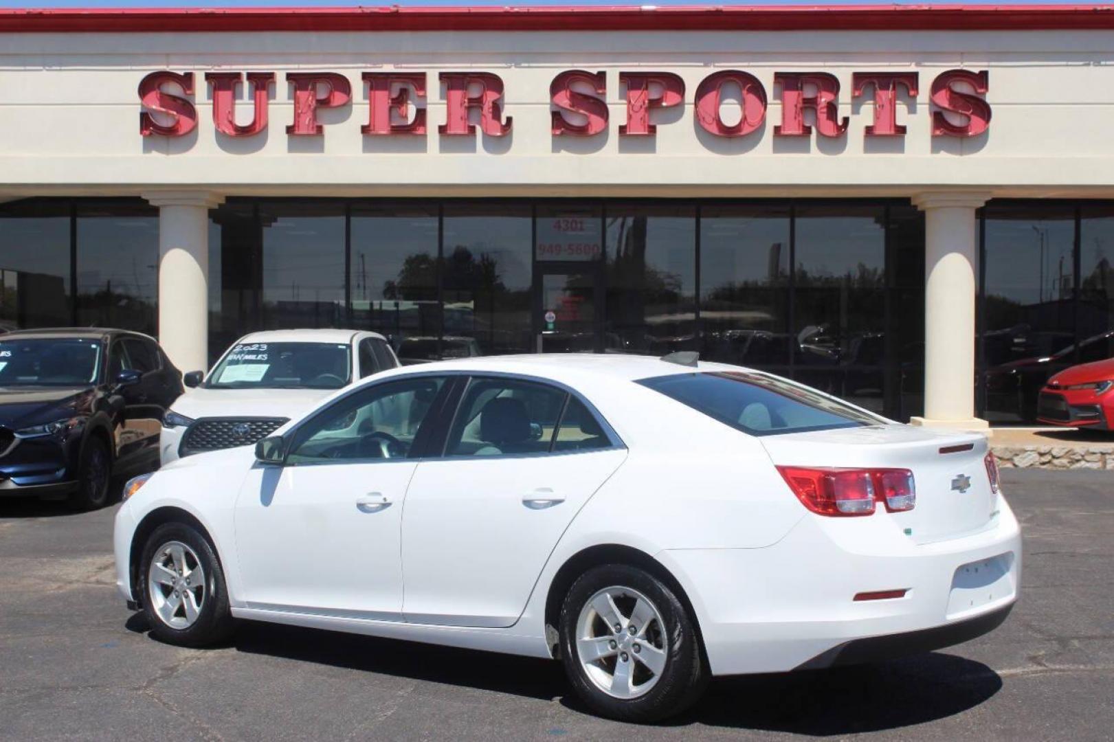 2016 White Chevrolet Malibu Limited FL (1G11A5SA3GU) with an 2.5L L4 DOHC 16V engine, 6A transmission, located at 4301 NW 39th , Oklahoma City, OK, 73112, (405) 949-5600, 35.512135, -97.598671 - NO DRIVERS LICENCE NO-FULL COVERAGE INSURANCE-NO CREDIT CHECK. COME ON OVER TO SUPERSPORTS AND TAKE A LOOK AND TEST DRIVE. PLEASE GIVE US A CALL AT (405) 949-5600. NO LICENSIA DE MANEJAR- NO SEGURO DE COBERTURA TOTAL- NO VERIFICACCION DE CREDITO. POR FAVOR VENGAN A SUPERSPORTS, ECHE UN - Photo#4