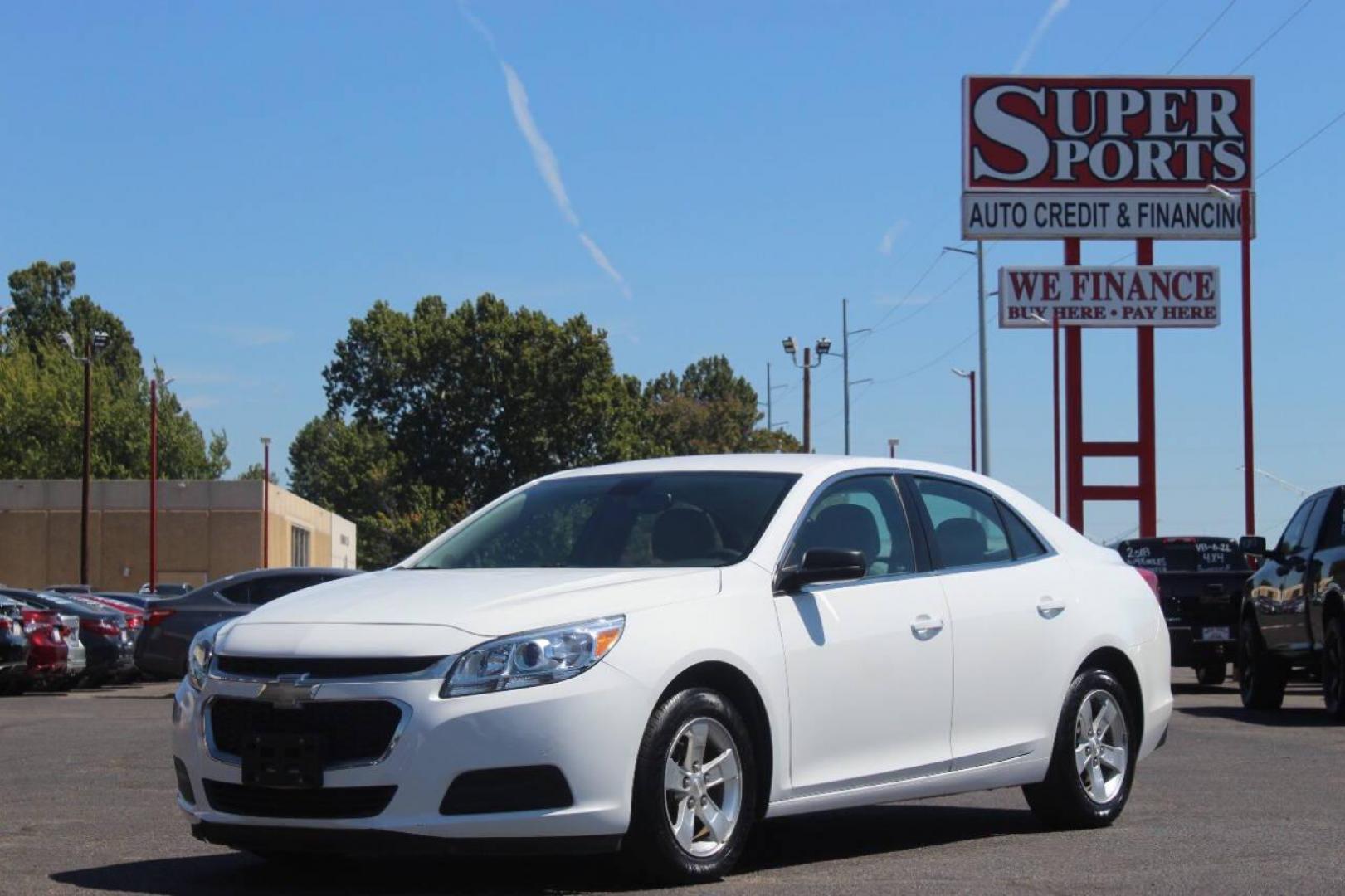 2016 White Chevrolet Malibu Limited FL (1G11A5SA3GU) with an 2.5L L4 DOHC 16V engine, 6A transmission, located at 4301 NW 39th , Oklahoma City, OK, 73112, (405) 949-5600, 35.512135, -97.598671 - NO DRIVERS LICENCE NO-FULL COVERAGE INSURANCE-NO CREDIT CHECK. COME ON OVER TO SUPERSPORTS AND TAKE A LOOK AND TEST DRIVE. PLEASE GIVE US A CALL AT (405) 949-5600. NO LICENSIA DE MANEJAR- NO SEGURO DE COBERTURA TOTAL- NO VERIFICACCION DE CREDITO. POR FAVOR VENGAN A SUPERSPORTS, ECHE UN - Photo#6