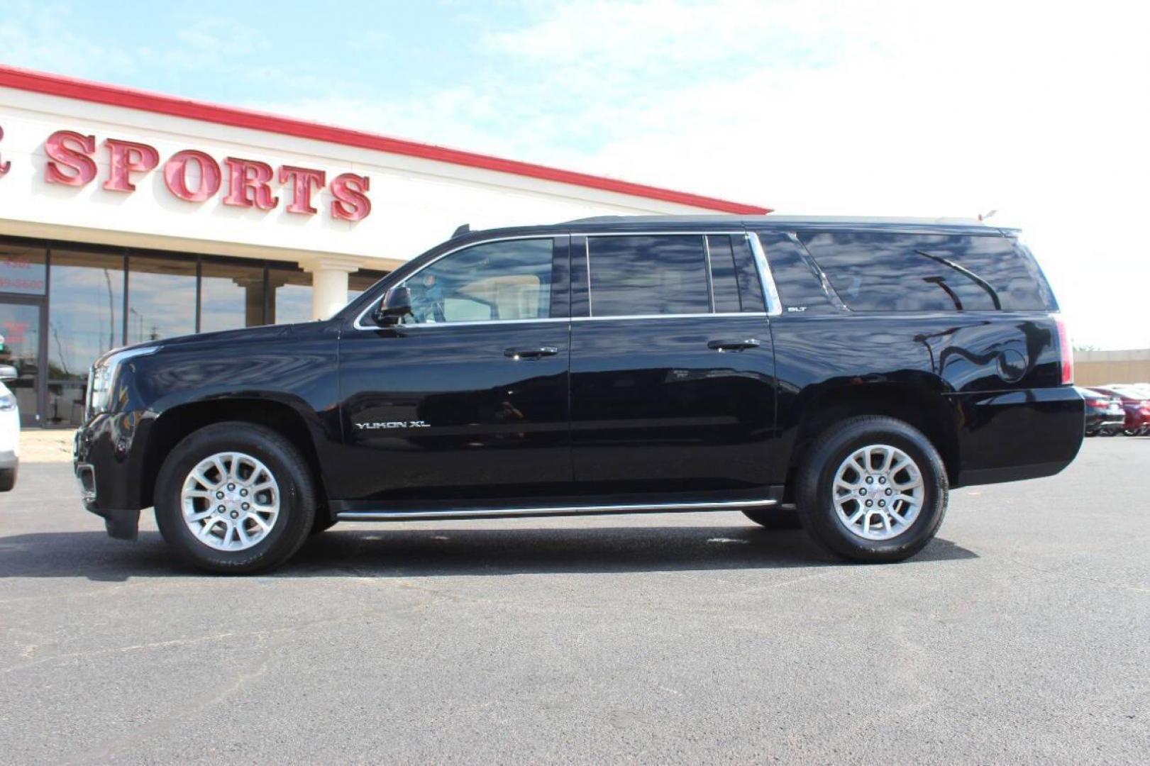 2019 Black GMC Yukon XL SLT 4WD (1GKS2GKCXKR) with an 5.3L V8 OHV 16V engine, 6A transmission, located at 4301 NW 39th , Oklahoma City, OK, 73112, (405) 949-5600, 35.512135, -97.598671 - NO DRIVERS LICENCE NO-FULL COVERAGE INSURANCE-NO CREDIT CHECK. COME ON OVER TO SUPERSPORTS AND TAKE A LOOK AND TEST DRIVE. PLEASE GIVE US A CALL AT (405) 949-5600. NO LICENSIA DE MANEJAR- NO SEGURO DE COBERTURA TOTAL- NO VERIFICACCION DE CREDITO. POR FAVOR VENGAN A SUPERSPORTS, ECHE UN - Photo#5