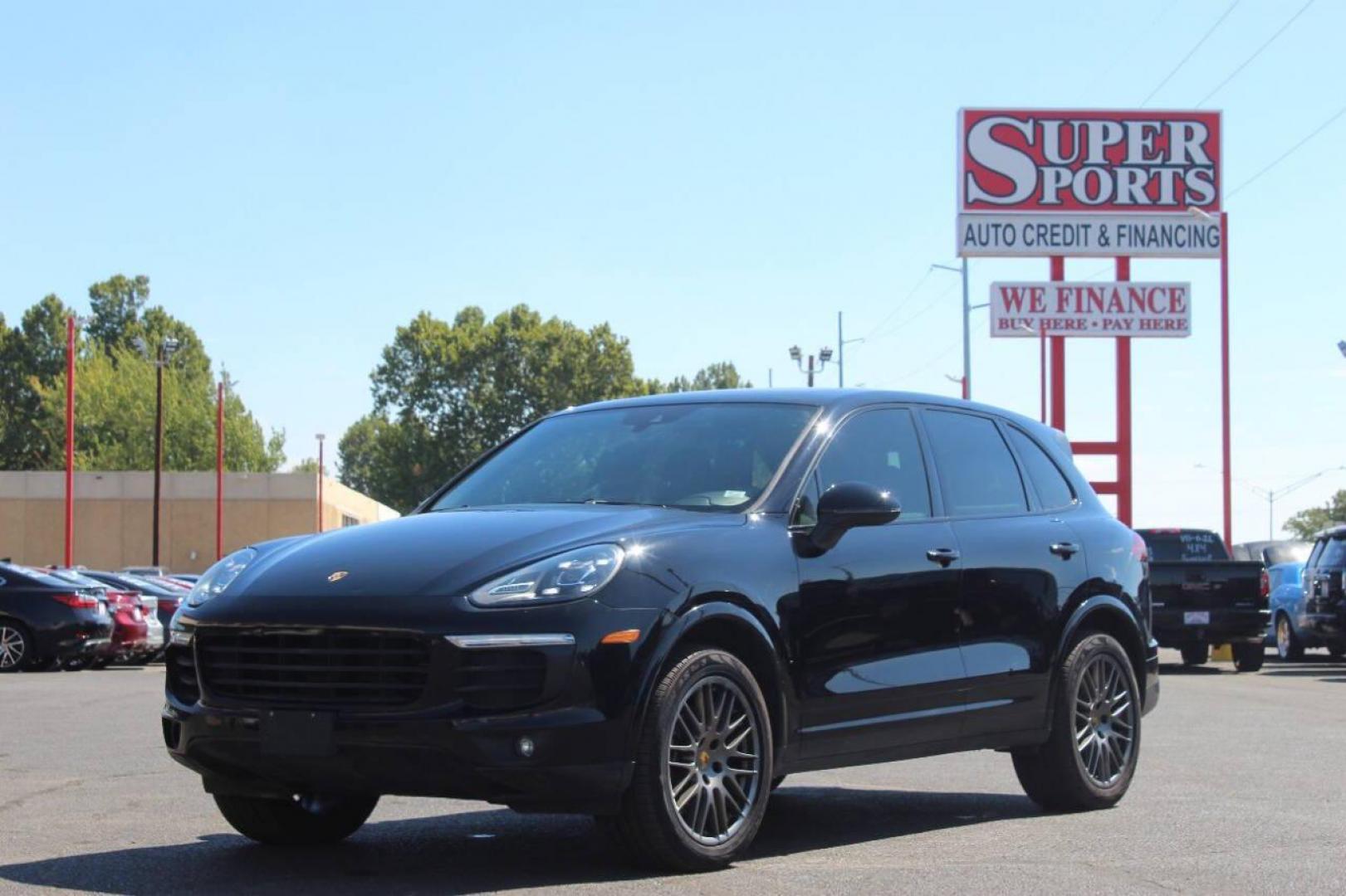 2017 Black Porsche Cayenne Base (WP1AA2A27HK) with an 3.6L V6 DOHC 24V engine, 6A transmission, located at 4301 NW 39th , Oklahoma City, OK, 73112, (405) 949-5600, 35.512135, -97.598671 - NO DRIVERS LICENCE NO-FULL COVERAGE INSURANCE-NO CREDIT CHECK. COME ON OVER TO SUPERSPORTS AND TAKE A LOOK AND TEST DRIVE. PLEASE GIVE US A CALL AT (405) 949-5600. NO LICENSIA DE MANEJAR- NO SEGURO DE COBERTURA TOTAL- NO VERIFICACCION DE CREDITO. POR FAVOR VENGAN A SUPERSPORTS, ECHE UN - Photo#6