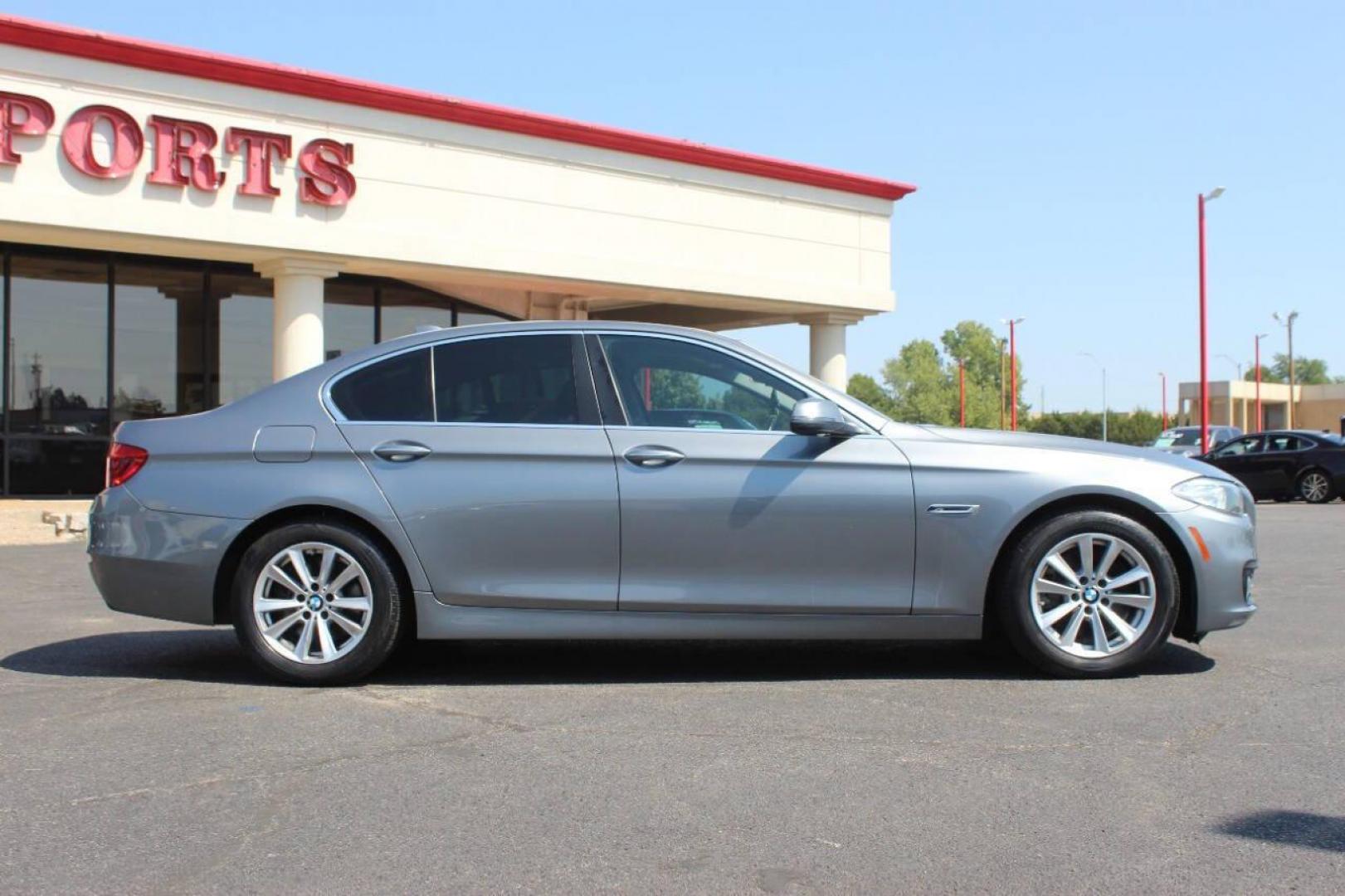 2016 Gray BMW 5-Series 528i (WBA5A5C56GG) with an 2.0L L4 DOHC 16V TURBO engine, 8A transmission, located at 4301 NW 39th , Oklahoma City, OK, 73112, (405) 949-5600, 35.512135, -97.598671 - NO DRIVERS LICENCE NO-FULL COVERAGE INSURANCE-NO CREDIT CHECK. COME ON OVER TO SUPERSPORTS AND TAKE A LOOK AND TEST DRIVE. PLEASE GIVE US A CALL AT (405) 949-5600. NO LICENSIA DE MANEJAR- NO SEGURO DE COBERTURA TOTAL- NO VERIFICACCION DE CREDITO. POR FAVOR VENGAN A SUPERSPORTS, ECHE UN - Photo#2