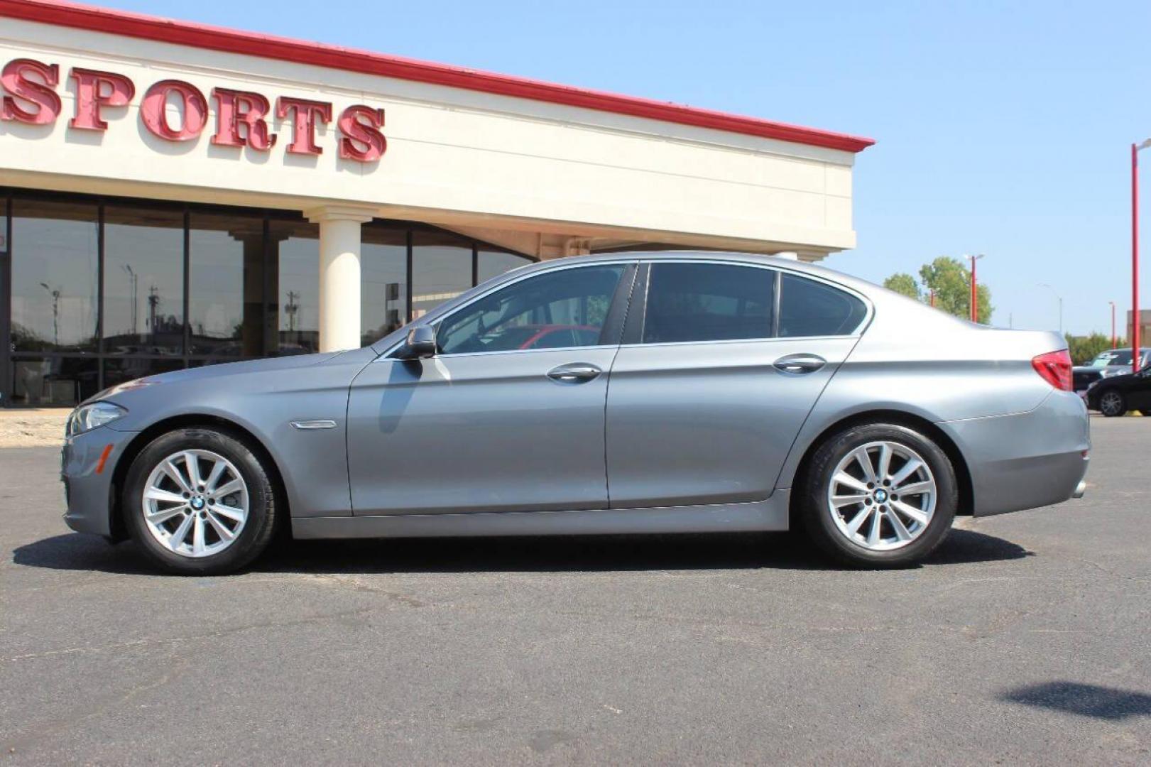 2016 Gray BMW 5-Series 528i (WBA5A5C56GG) with an 2.0L L4 DOHC 16V TURBO engine, 8A transmission, located at 4301 NW 39th , Oklahoma City, OK, 73112, (405) 949-5600, 35.512135, -97.598671 - NO DRIVERS LICENCE NO-FULL COVERAGE INSURANCE-NO CREDIT CHECK. COME ON OVER TO SUPERSPORTS AND TAKE A LOOK AND TEST DRIVE. PLEASE GIVE US A CALL AT (405) 949-5600. NO LICENSIA DE MANEJAR- NO SEGURO DE COBERTURA TOTAL- NO VERIFICACCION DE CREDITO. POR FAVOR VENGAN A SUPERSPORTS, ECHE UN - Photo#5