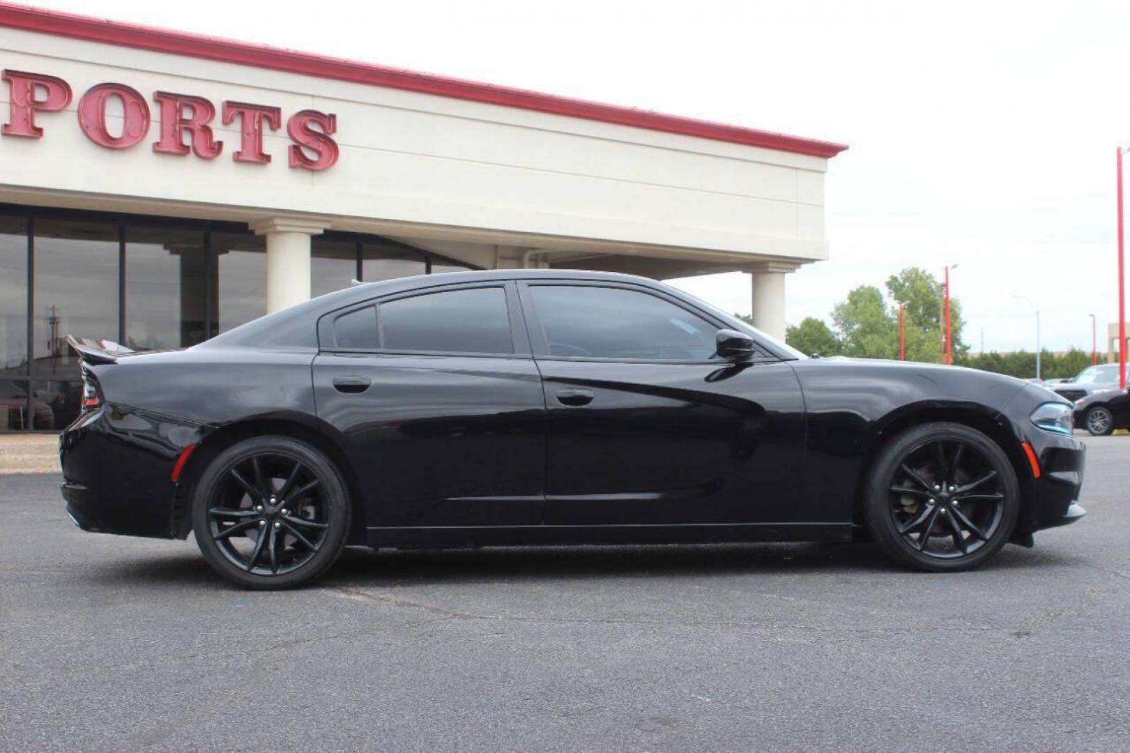 2016 Black Dodge Charger SE (2C3CDXBG0GH) with an 3.6L V6 DOHC 24V engine, 8A transmission, located at 4301 NW 39th , Oklahoma City, OK, 73112, (405) 949-5600, 35.512135, -97.598671 - Photo#2