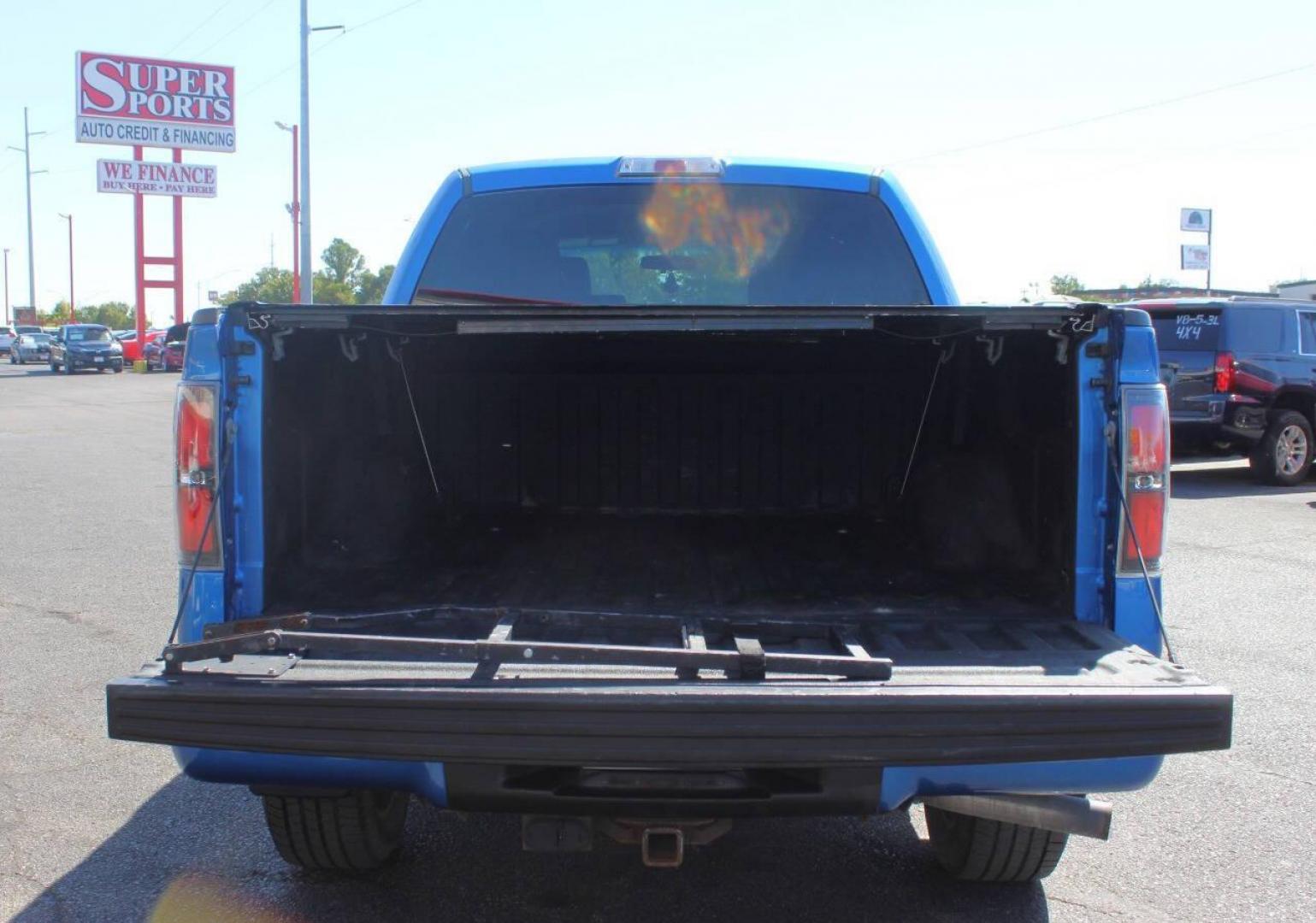 2014 Blue Ford F-150 XL SuperCrew 5.5-ft. Bed 4WD (1FTFW1EF2EK) with an 5.0L V8 engine, 6-Speed Automatic transmission, located at 4301 NW 39th , Oklahoma City, OK, 73112, (405) 949-5600, 35.512135, -97.598671 - NO DRIVERS LICENCE NO-FULL COVERAGE INSURANCE-NO CREDIT CHECK. COME ON OVER TO SUPERSPORTS AND TAKE A LOOK AND TEST DRIVE. PLEASE GIVE US A CALL AT (405) 949-5600. NO LICENSIA DE MANEJAR- NO SEGURO DE COBERTURA TOTAL- NO VERIFICACCION DE CREDITO. POR FAVOR VENGAN A SUPERSPORTS, ECHE UN - Photo#12