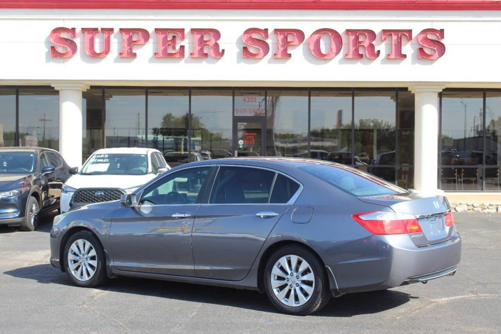 2015 Gray Honda Accord EX Sedan CVT (1HGCR2F7XFA) with an 2.4L L4 DOHC 16V engine, Continuously Variable Transmission transmission, located at 4301 NW 39th , Oklahoma City, OK, 73112, (405) 949-5600, 35.512135, -97.598671 - Photo#4