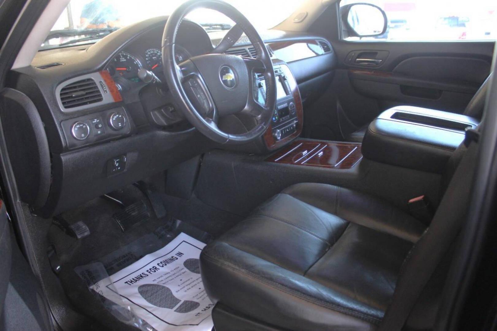 2010 Black Chevrolet Silverado 1500 LTZ Crew Cab 4WD (3GCRKTE34AG) with an 5.3L V8 OHV 16V FFV engine, 4-Speed Automatic transmission, located at 4301 NW 39th , Oklahoma City, OK, 73112, (405) 949-5600, 35.512135, -97.598671 - NO DRIVERS LICENCE NO-FULL COVERAGE INSURANCE-NO CREDIT CHECK. COME ON OVER TO SUPERSPORTS AND TAKE A LOOK AND TEST DRIVE. PLEASE GIVE US A CALL AT (405) 949-5600. NO LICENSIA DE MANEJAR- NO SEGURO DE COBERTURA TOTAL- NO VERIFICACCION DE CREDITO. POR FAVOR VENGAN A SUPERSPORTS, ECHE UN - Photo#15