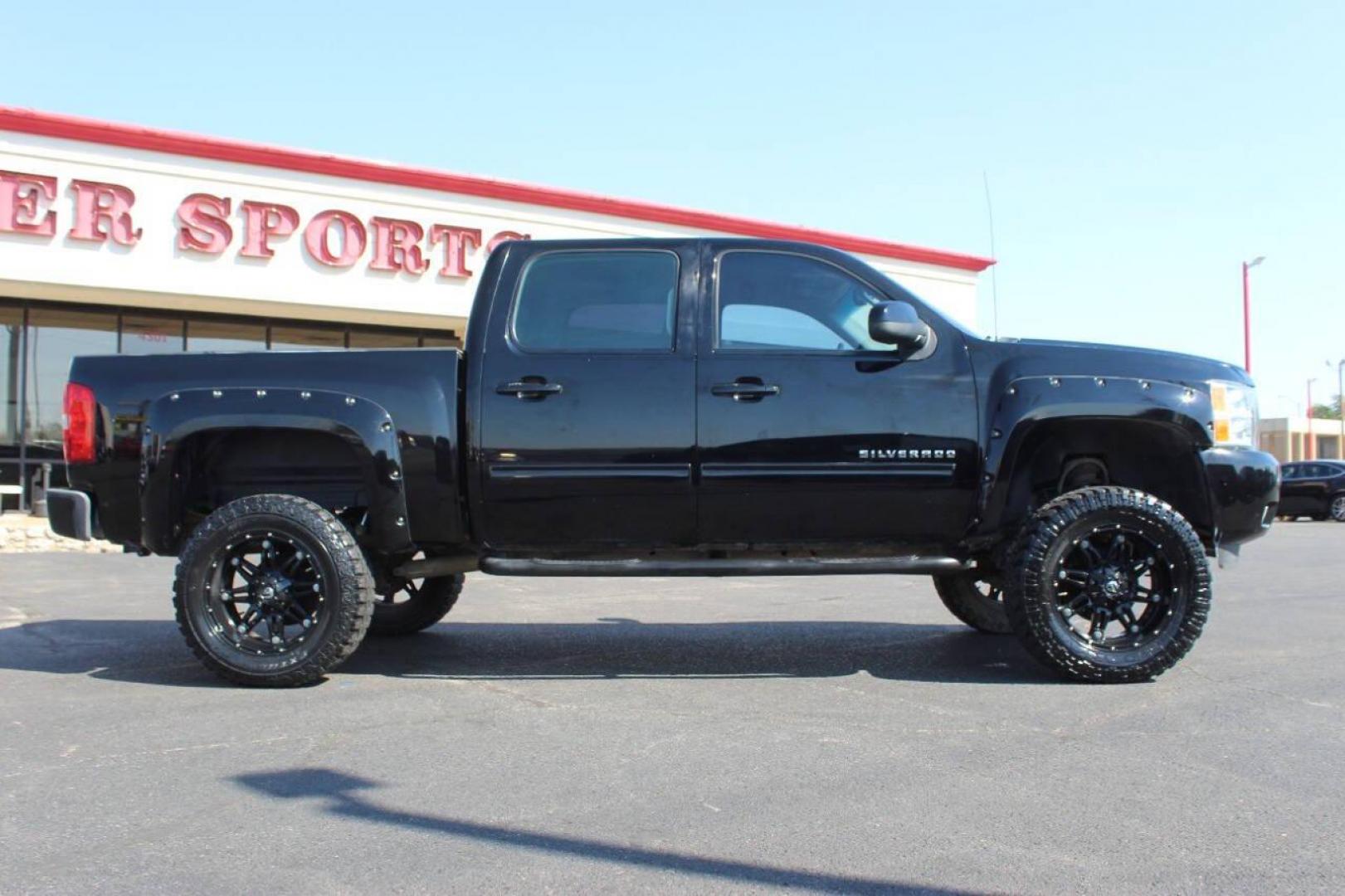 2010 Black Chevrolet Silverado 1500 LTZ Crew Cab 4WD (3GCRKTE34AG) with an 5.3L V8 OHV 16V FFV engine, 4-Speed Automatic transmission, located at 4301 NW 39th , Oklahoma City, OK, 73112, (405) 949-5600, 35.512135, -97.598671 - NO DRIVERS LICENCE NO-FULL COVERAGE INSURANCE-NO CREDIT CHECK. COME ON OVER TO SUPERSPORTS AND TAKE A LOOK AND TEST DRIVE. PLEASE GIVE US A CALL AT (405) 949-5600. NO LICENSIA DE MANEJAR- NO SEGURO DE COBERTURA TOTAL- NO VERIFICACCION DE CREDITO. POR FAVOR VENGAN A SUPERSPORTS, ECHE UN - Photo#2