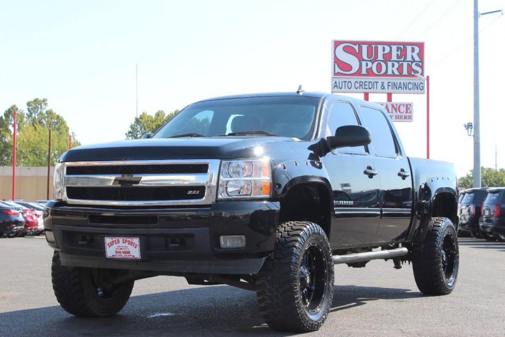 2010 Black Chevrolet Silverado 1500 LTZ Crew Cab 4WD (3GCRKTE34AG) with an 5.3L V8 OHV 16V FFV engine, 4-Speed Automatic transmission, located at 4301 NW 39th , Oklahoma City, OK, 73112, (405) 949-5600, 35.512135, -97.598671 - NO DRIVERS LICENCE NO-FULL COVERAGE INSURANCE-NO CREDIT CHECK. COME ON OVER TO SUPERSPORTS AND TAKE A LOOK AND TEST DRIVE. PLEASE GIVE US A CALL AT (405) 949-5600. NO LICENSIA DE MANEJAR- NO SEGURO DE COBERTURA TOTAL- NO VERIFICACCION DE CREDITO. POR FAVOR VENGAN A SUPERSPORTS, ECHE UN - Photo#6