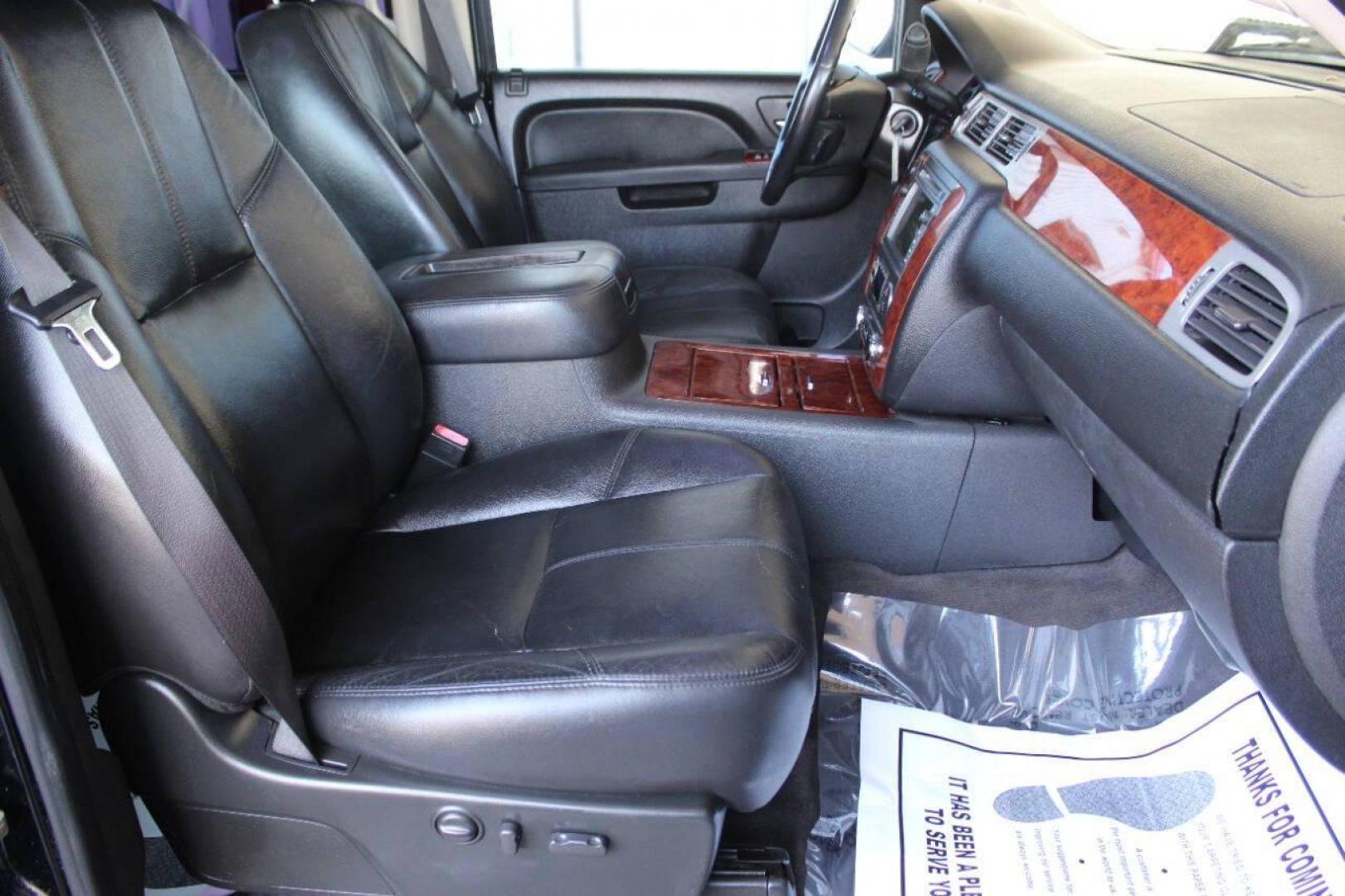 2010 Black Chevrolet Silverado 1500 LTZ Crew Cab 4WD (3GCRKTE34AG) with an 5.3L V8 OHV 16V FFV engine, 4-Speed Automatic transmission, located at 4301 NW 39th , Oklahoma City, OK, 73112, (405) 949-5600, 35.512135, -97.598671 - NO DRIVERS LICENCE NO-FULL COVERAGE INSURANCE-NO CREDIT CHECK. COME ON OVER TO SUPERSPORTS AND TAKE A LOOK AND TEST DRIVE. PLEASE GIVE US A CALL AT (405) 949-5600. NO LICENSIA DE MANEJAR- NO SEGURO DE COBERTURA TOTAL- NO VERIFICACCION DE CREDITO. POR FAVOR VENGAN A SUPERSPORTS, ECHE UN - Photo#8