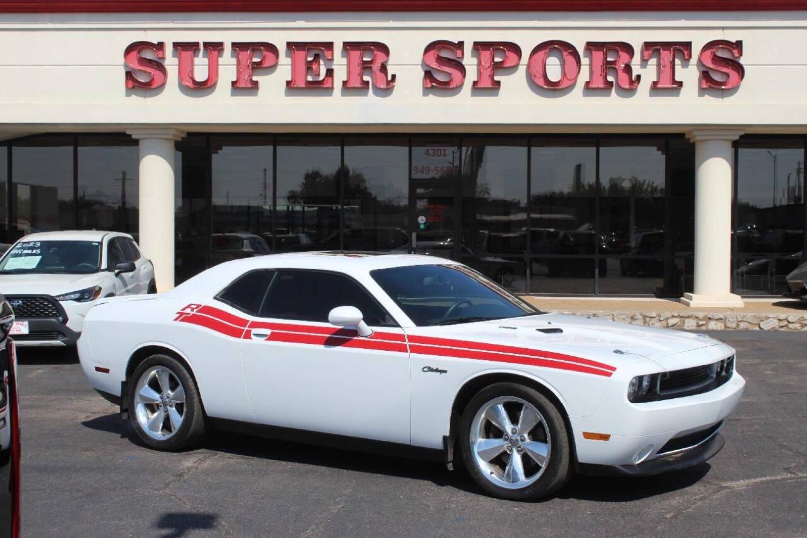 2014 White Dodge Challenger R/T (2C3CDYBT9EH) with an 5.7L V8 OHV 16V engine, Manual 6-Speed transmission, located at 4301 NW 39th , Oklahoma City, OK, 73112, (405) 949-5600, 35.512135, -97.598671 - NO DRIVERS LICENCE NO-FULL COVERAGE INSURANCE-NO CREDIT CHECK. COME ON OVER TO SUPERSPORTS AND TAKE A LOOK AND TEST DRIVE. PLEASE GIVE US A CALL AT (405) 949-5600. NO LICENSIA DE MANEJAR- NO SEGURO DE COBERTURA TOTAL- NO VERIFICACCION DE CREDITO. POR FAVOR VENGAN A SUPERSPORTS, - Photo#0