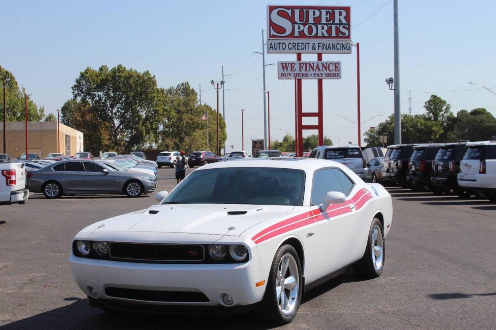 2014 White Dodge Challenger R/T (2C3CDYBT9EH) with an 5.7L V8 OHV 16V engine, Manual 6-Speed transmission, located at 4301 NW 39th , Oklahoma City, OK, 73112, (405) 949-5600, 35.512135, -97.598671 - Photo#6