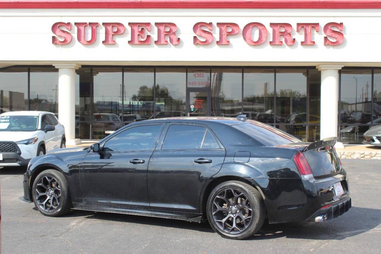 2019 Black Chrysler 300 S RWD (2C3CCABTXKH) with an 5.7L V8 OHV 16V engine, 8A transmission, located at 4301 NW 39th , Oklahoma City, OK, 73112, (405) 949-5600, 35.512135, -97.598671 - NO DRIVERS LICENCE NO-FULL COVERAGE INSURANCE-NO CREDIT CHECK. COME ON OVER TO SUPERSPORTS AND TAKE A LOOK AND TEST DRIVE. PLEASE GIVE US A CALL AT (405) 949-5600. NO LICENSIA DE MANEJAR- NO SEGURO DE COBERTURA TOTAL- NO VERIFICACCION DE CREDITO. POR FAVOR VENGAN A SUPERSPORTS, ECHE UN - Photo#4