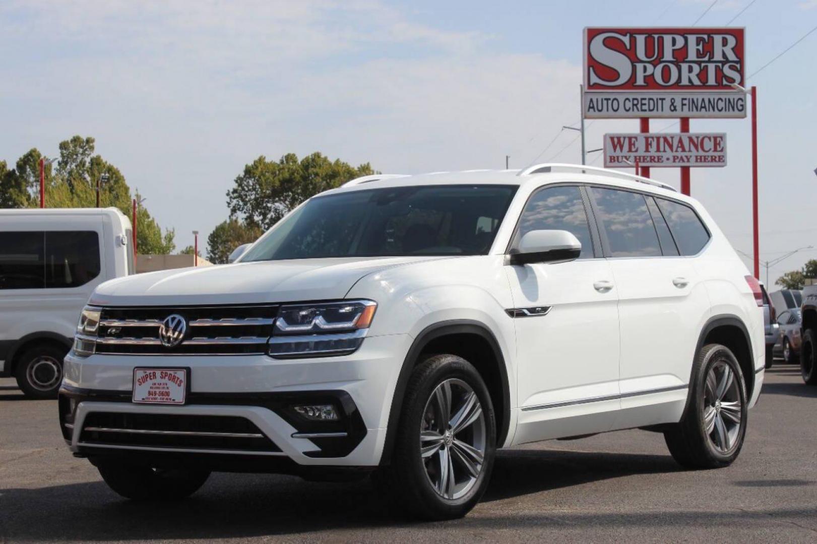 2019 White Volkswagen Atlas V6 SE w/Technology R-Line 4MOTION (1V2XR2CA8KC) with an 3.6L V6 DOHC 24V engine, 8A transmission, located at 4301 NW 39th , Oklahoma City, OK, 73112, (405) 949-5600, 35.512135, -97.598671 - NO DRIVERS LICENCE NO-FULL COVERAGE INSURANCE-NO CREDIT CHECK. COME ON OVER TO SUPERSPORTS AND TAKE A LOOK AND TEST DRIVE. PLEASE GIVE US A CALL AT (405) 949-5600. NO LICENSIA DE MANEJAR- NO SEGURO DE COBERTURA TOTAL- NO VERIFICACCION DE CREDITO. POR FAVOR VENGAN A SUPERSPORTS, ECHE UN - Photo#6