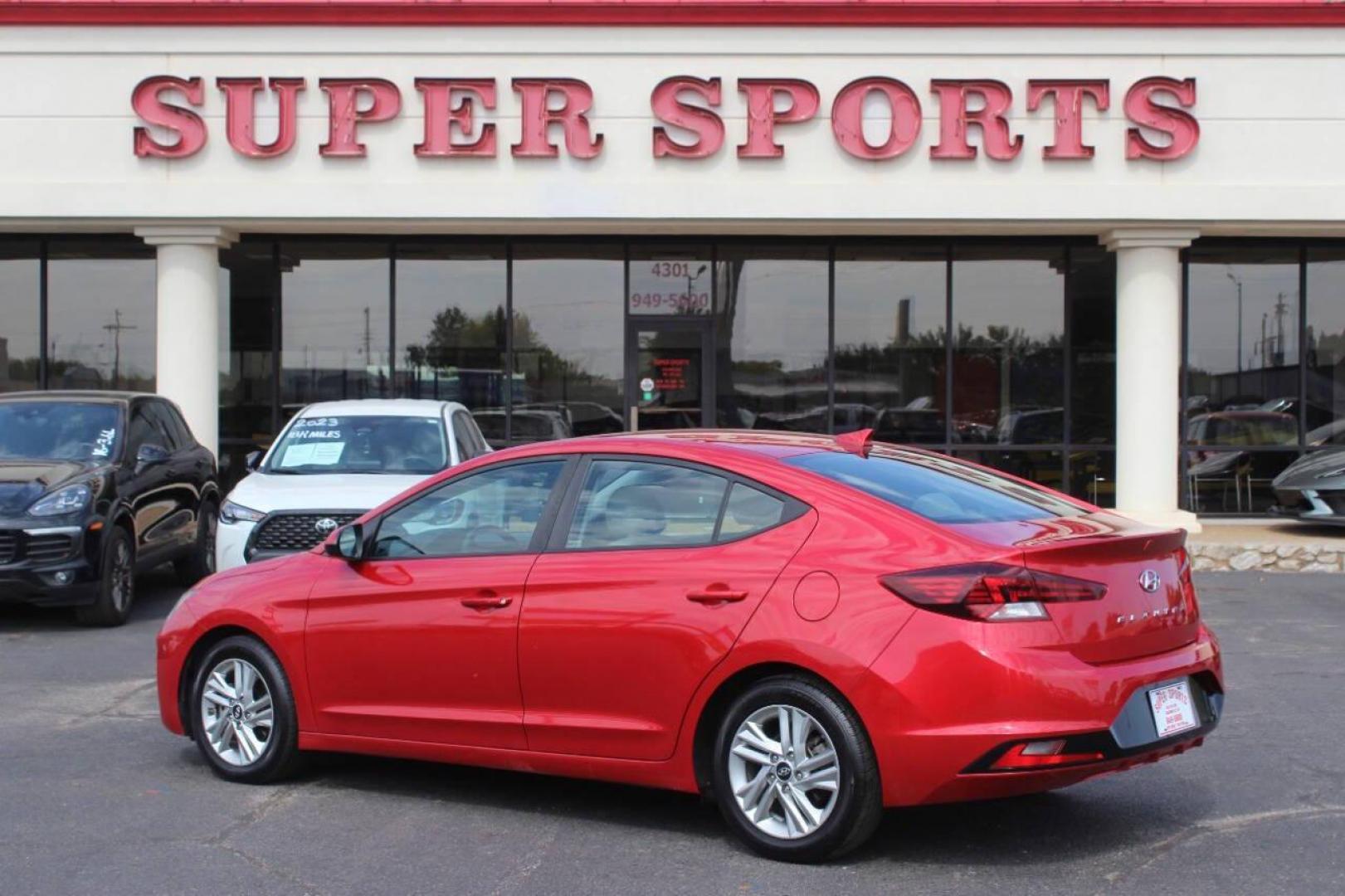 2020 Red Hyundai Elantra Limited (5NPD84LF7LH) with an 1.8L L4 DOHC 16V engine, 6A transmission, located at 4301 NW 39th , Oklahoma City, OK, 73112, (405) 949-5600, 35.512135, -97.598671 - Photo#4