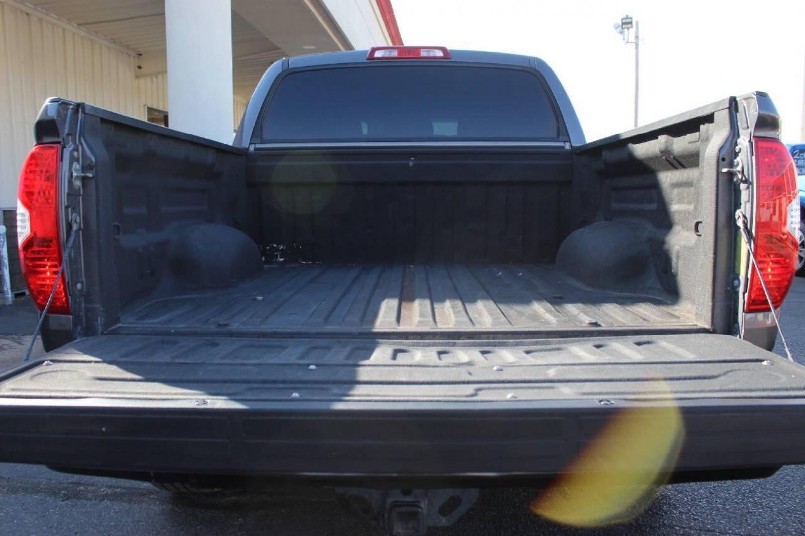 2015 Pewter Toyota Tundra SR5 4.6L V8 CrewMax 2WD (5TFEM5F11FX) with an 4.6L V8 DOHC 32V engine, 6-Speed Automatic transmission, located at 4301 NW 39th , Oklahoma City, OK, 73112, (405) 949-5600, 35.512135, -97.598671 - Photo#11