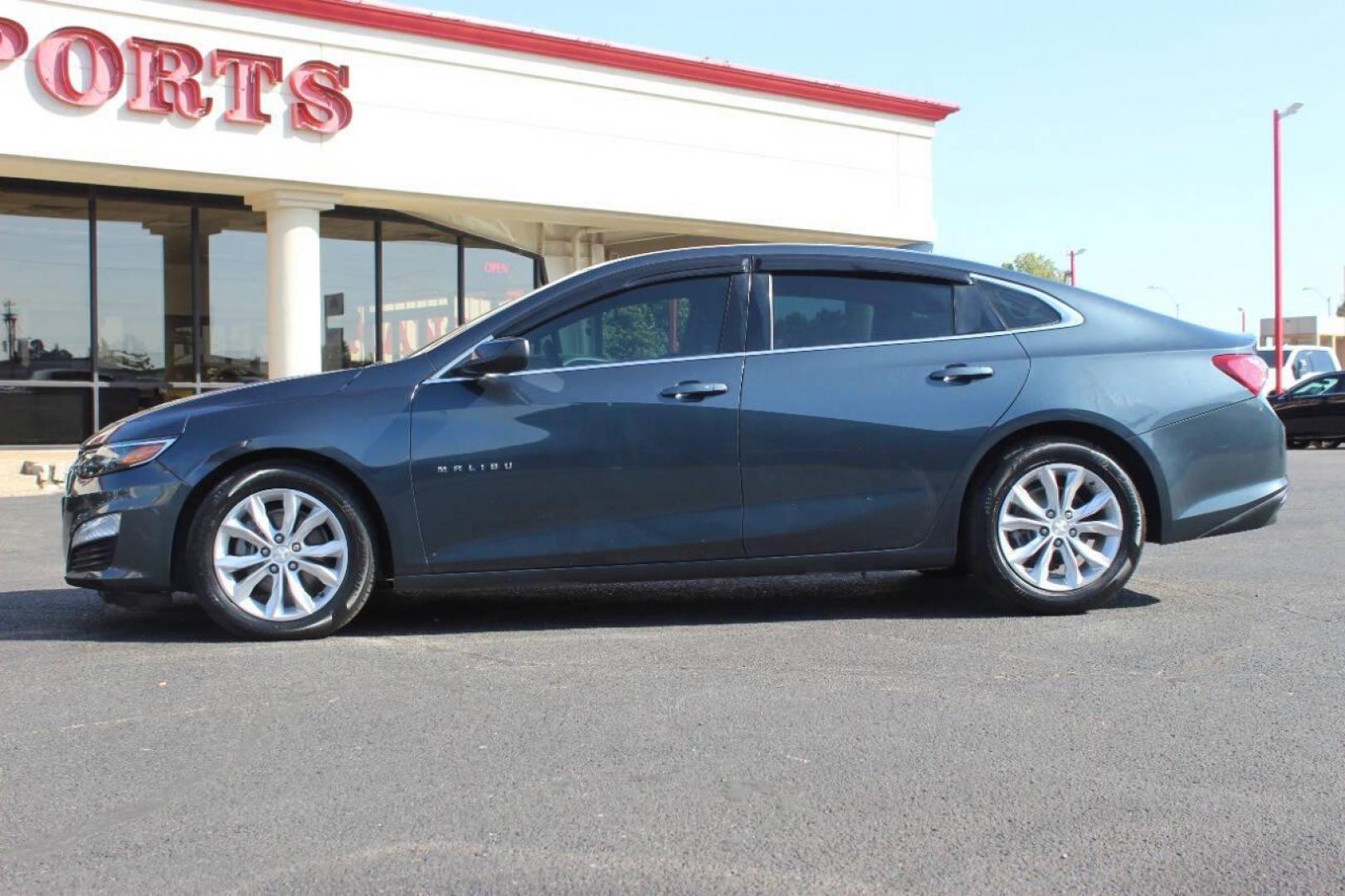 2019 Charcoal Chevrolet Malibu LT (1G1ZD5ST6KF) with an 1.5L L4 DOHC 16V engine, 6A transmission, located at 4301 NW 39th , Oklahoma City, OK, 73112, (405) 949-5600, 35.512135, -97.598671 - NO DRIVERS LICENCE NO-FULL COVERAGE INSURANCE-NO CREDIT CHECK. COME ON OVER TO SUPERSPORTS AND TAKE A LOOK AND TEST DRIVE. PLEASE GIVE US A CALL AT (405) 949-5600. NO LICENSIA DE MANEJAR- NO SEGURO DE COBERTURA TOTAL- NO VERIFICACCION DE CREDITO. POR FAVOR VENGAN A SUPERSPORTS, ECHE UN - Photo#5