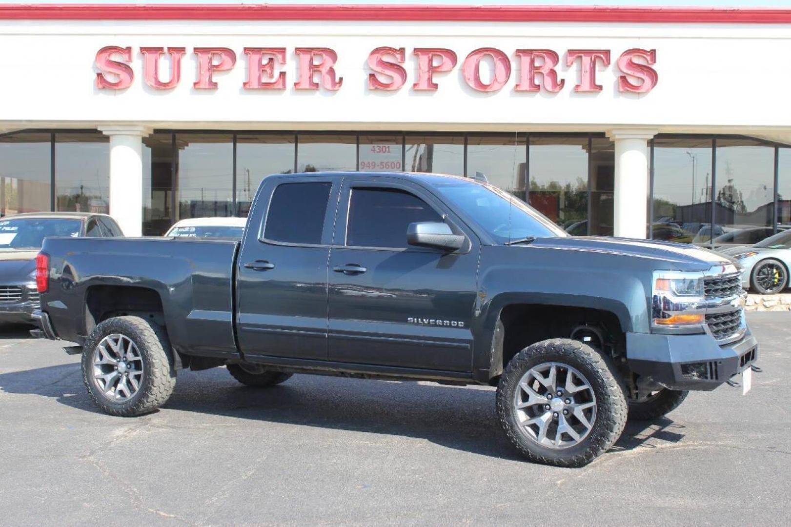 2018 Gray Chevrolet Silverado 1500 LT Double Cab 4WD (1GCVKREH9JZ) with an 4.3L V6 OHV 12V engine, 6A transmission, located at 4301 NW 39th , Oklahoma City, OK, 73112, (405) 949-5600, 35.512135, -97.598671 - NO DRIVERS LICENCE NO-FULL COVERAGE INSURANCE-NO CREDIT CHECK. COME ON OVER TO SUPERSPORTS AND TAKE A LOOK AND TEST DRIVE. PLEASE GIVE US A CALL AT (405) 949-5600. NO LICENSIA DE MANEJAR- NO SEGURO DE COBERTURA TOTAL- NO VERIFICACCION DE CREDITO. POR FAVOR VENGAN A SUPERSPORTS, ECHE UN - Photo#0