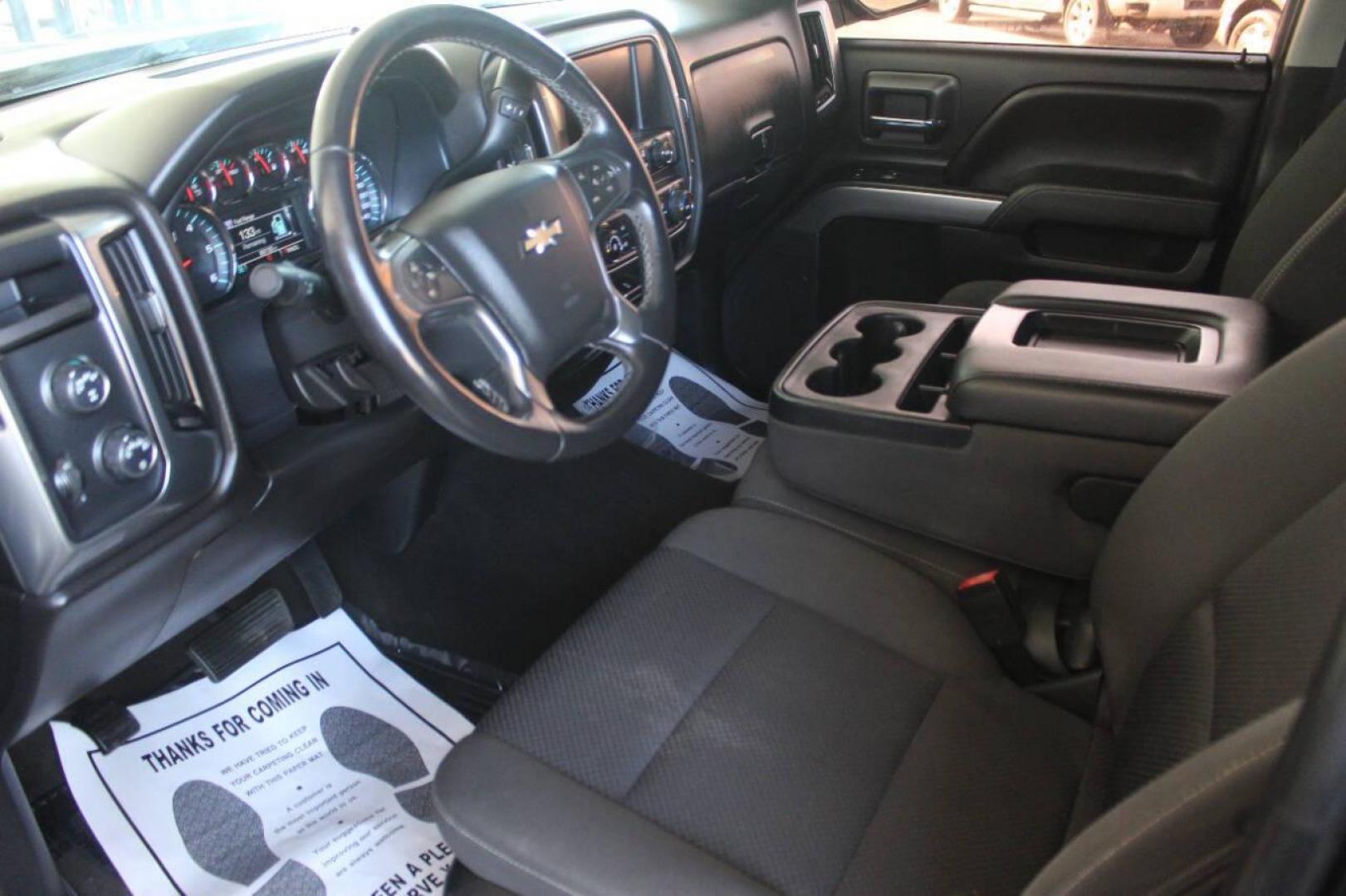 2018 Gray Chevrolet Silverado 1500 LT Double Cab 4WD (1GCVKREH9JZ) with an 4.3L V6 OHV 12V engine, 6A transmission, located at 4301 NW 39th , Oklahoma City, OK, 73112, (405) 949-5600, 35.512135, -97.598671 - NO DRIVERS LICENCE NO-FULL COVERAGE INSURANCE-NO CREDIT CHECK. COME ON OVER TO SUPERSPORTS AND TAKE A LOOK AND TEST DRIVE. PLEASE GIVE US A CALL AT (405) 949-5600. NO LICENSIA DE MANEJAR- NO SEGURO DE COBERTURA TOTAL- NO VERIFICACCION DE CREDITO. POR FAVOR VENGAN A SUPERSPORTS, ECHE UN - Photo#15