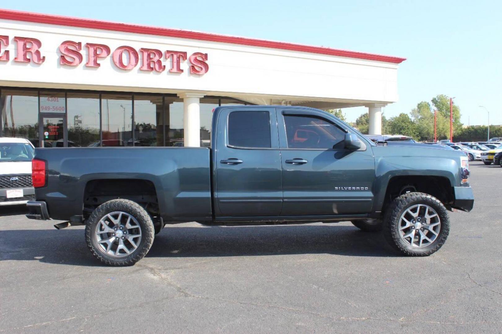 2018 Gray Chevrolet Silverado 1500 LT Double Cab 4WD (1GCVKREH9JZ) with an 4.3L V6 OHV 12V engine, 6A transmission, located at 4301 NW 39th , Oklahoma City, OK, 73112, (405) 949-5600, 35.512135, -97.598671 - NO DRIVERS LICENCE NO-FULL COVERAGE INSURANCE-NO CREDIT CHECK. COME ON OVER TO SUPERSPORTS AND TAKE A LOOK AND TEST DRIVE. PLEASE GIVE US A CALL AT (405) 949-5600. NO LICENSIA DE MANEJAR- NO SEGURO DE COBERTURA TOTAL- NO VERIFICACCION DE CREDITO. POR FAVOR VENGAN A SUPERSPORTS, ECHE UN - Photo#2