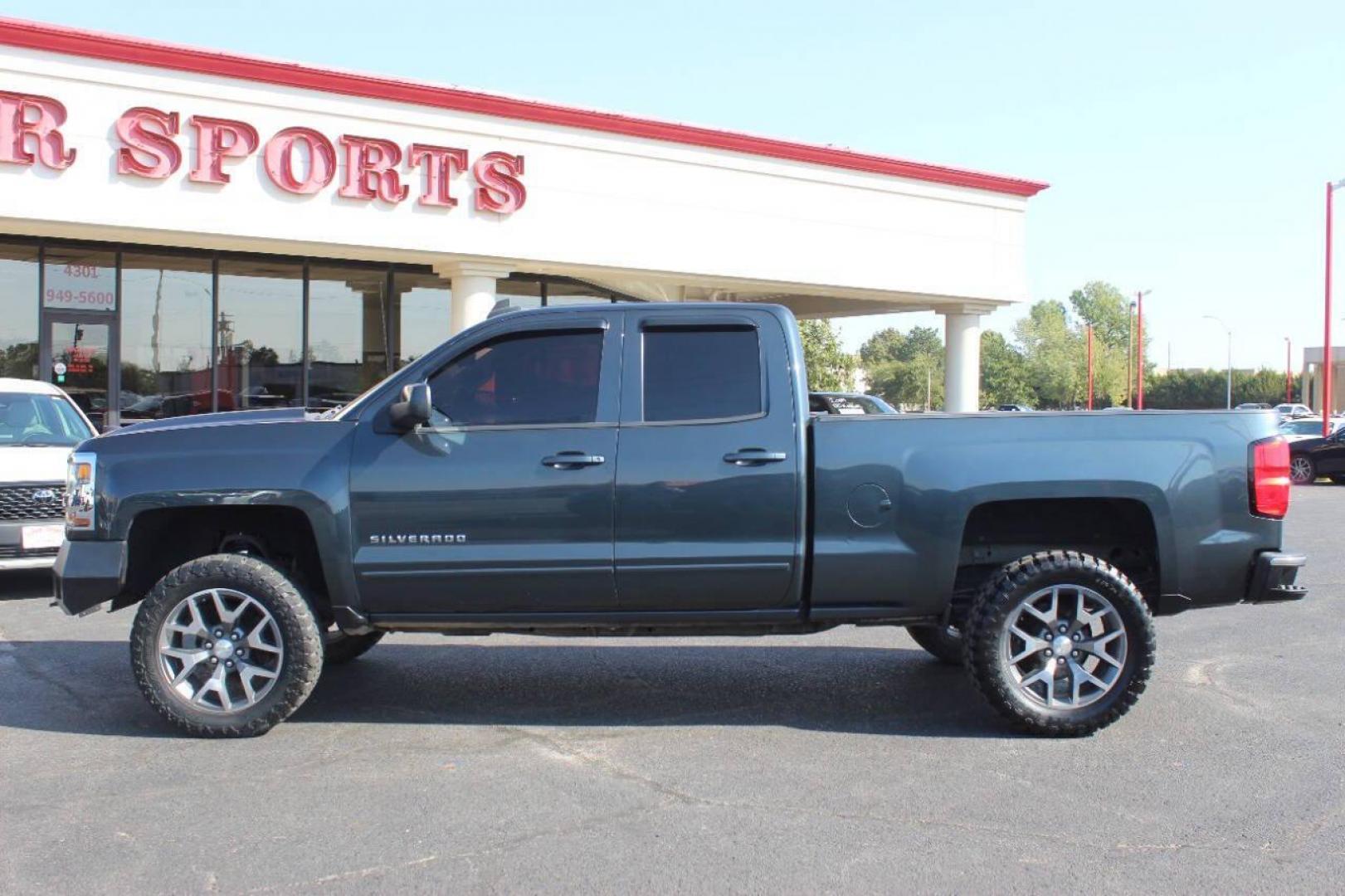 2018 Gray Chevrolet Silverado 1500 LT Double Cab 4WD (1GCVKREH9JZ) with an 4.3L V6 OHV 12V engine, 6A transmission, located at 4301 NW 39th , Oklahoma City, OK, 73112, (405) 949-5600, 35.512135, -97.598671 - NO DRIVERS LICENCE NO-FULL COVERAGE INSURANCE-NO CREDIT CHECK. COME ON OVER TO SUPERSPORTS AND TAKE A LOOK AND TEST DRIVE. PLEASE GIVE US A CALL AT (405) 949-5600. NO LICENSIA DE MANEJAR- NO SEGURO DE COBERTURA TOTAL- NO VERIFICACCION DE CREDITO. POR FAVOR VENGAN A SUPERSPORTS, ECHE UN - Photo#5