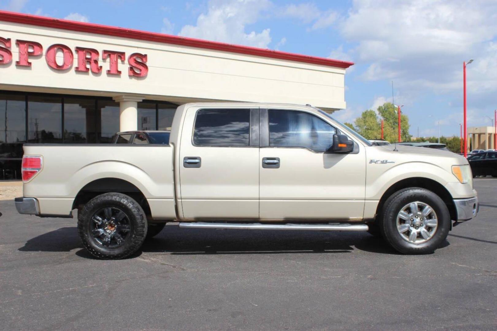 2010 Gold Ford F-150 Lariat SuperCrew 5.5-ft. Bed 2WD (1FTEW1C83AK) with an 4.6L V8 SOHC 24V engine, 4-Speed Automatic transmission, located at 4301 NW 39th , Oklahoma City, OK, 73112, (405) 949-5600, 35.512135, -97.598671 - Photo#2