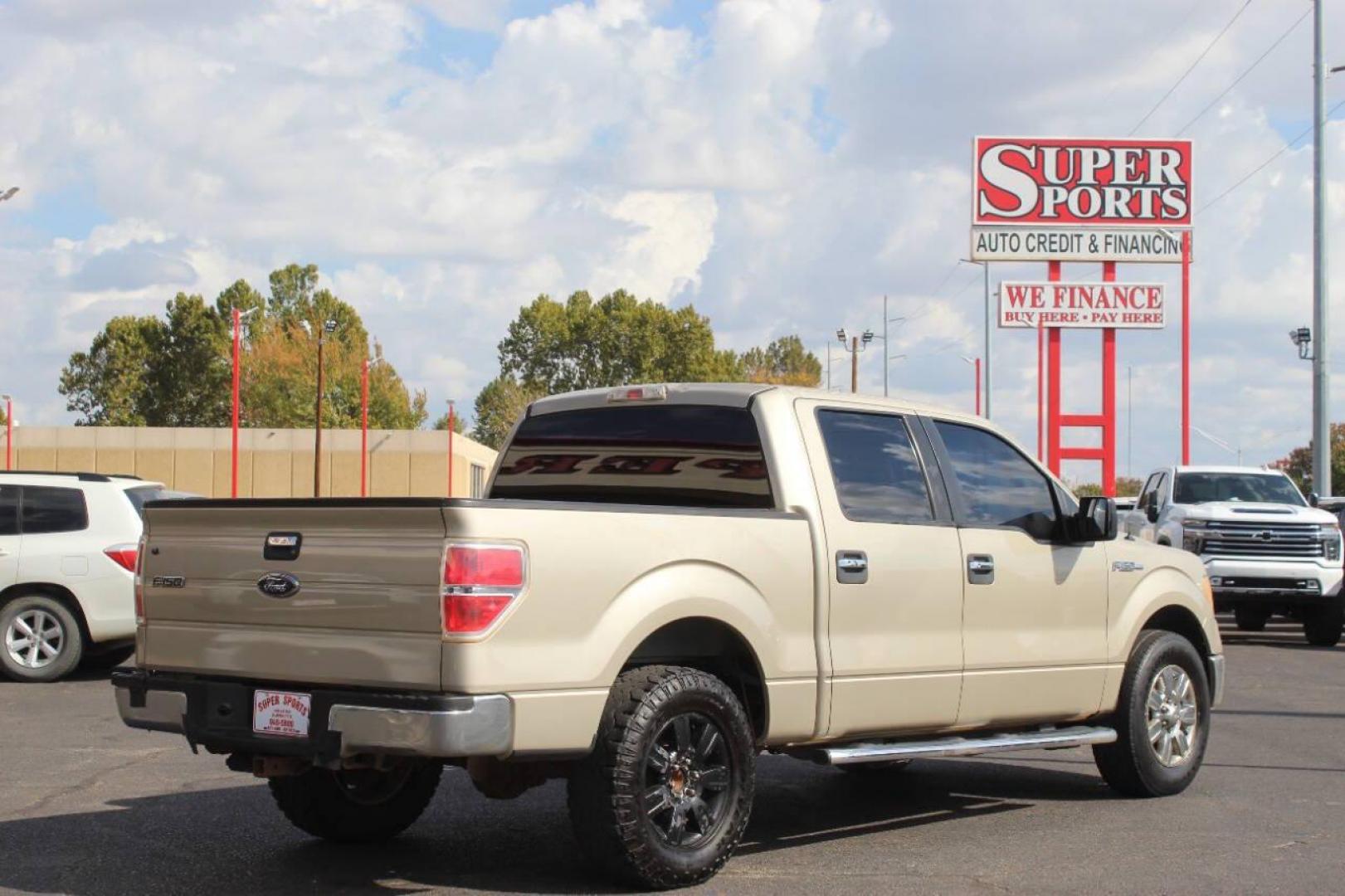 2010 Gold Ford F-150 Lariat SuperCrew 5.5-ft. Bed 2WD (1FTEW1C83AK) with an 4.6L V8 SOHC 24V engine, 4-Speed Automatic transmission, located at 4301 NW 39th , Oklahoma City, OK, 73112, (405) 949-5600, 35.512135, -97.598671 - Photo#3